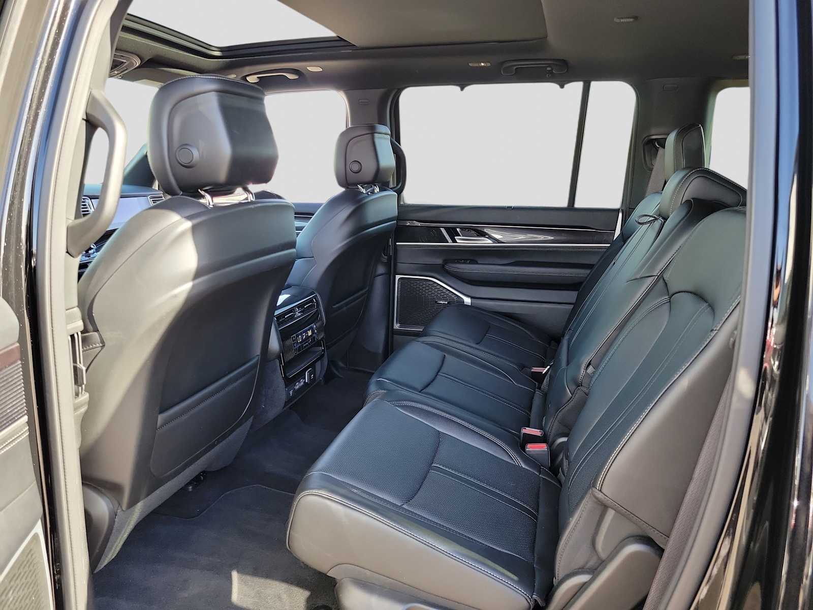 Thumbnail: 2024 Jeep Wagoneer - 12