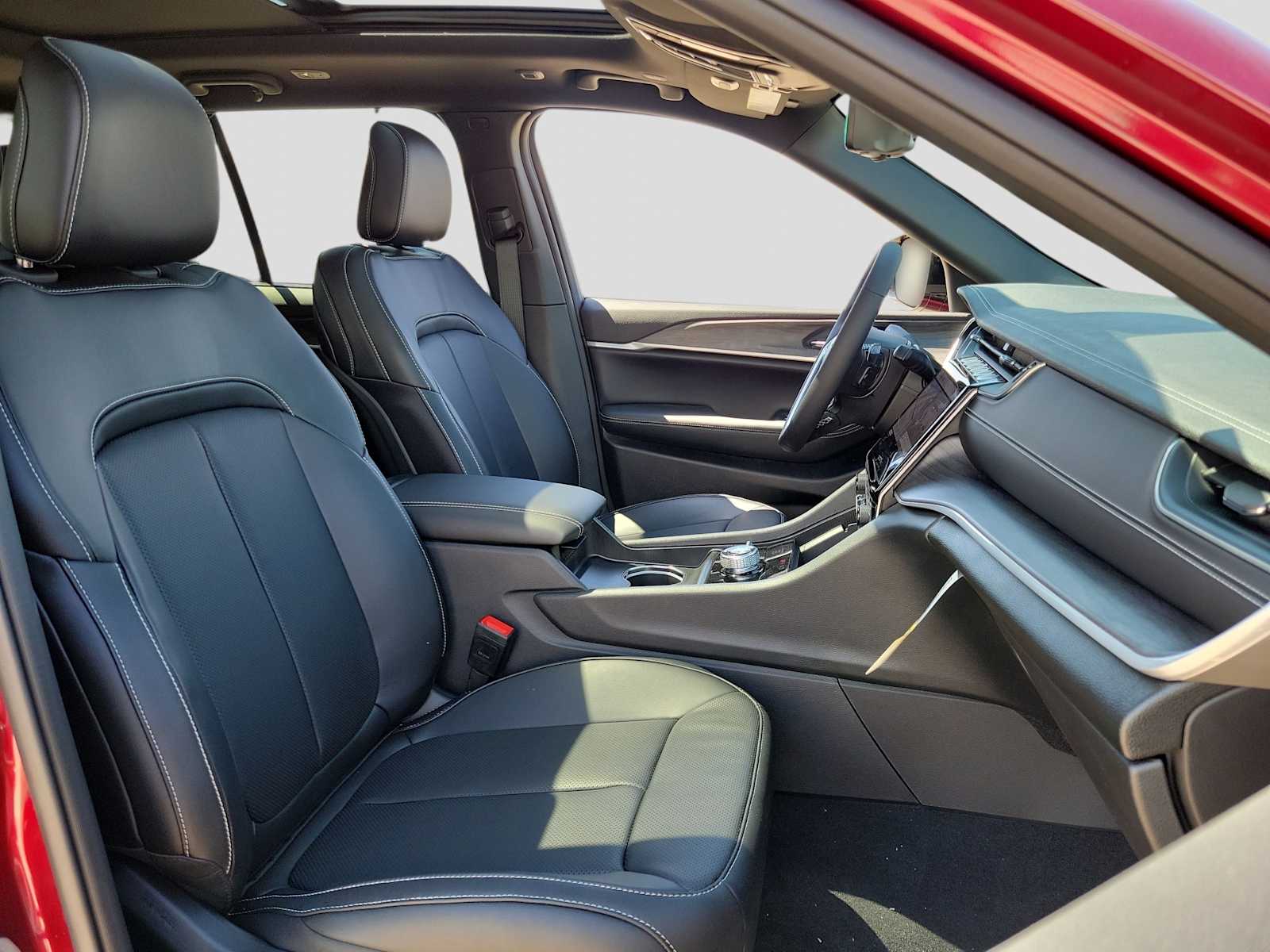 Thumbnail: 2024 Jeep Grand Cherokee - 14