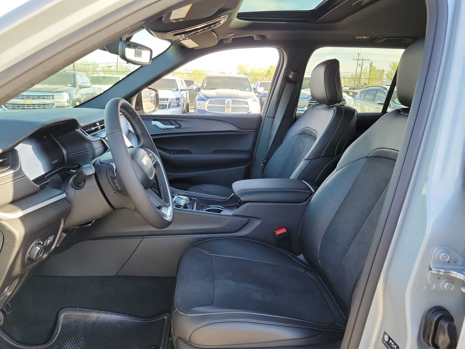 2024 Jeep Grand Cherokee Limited Edition 11