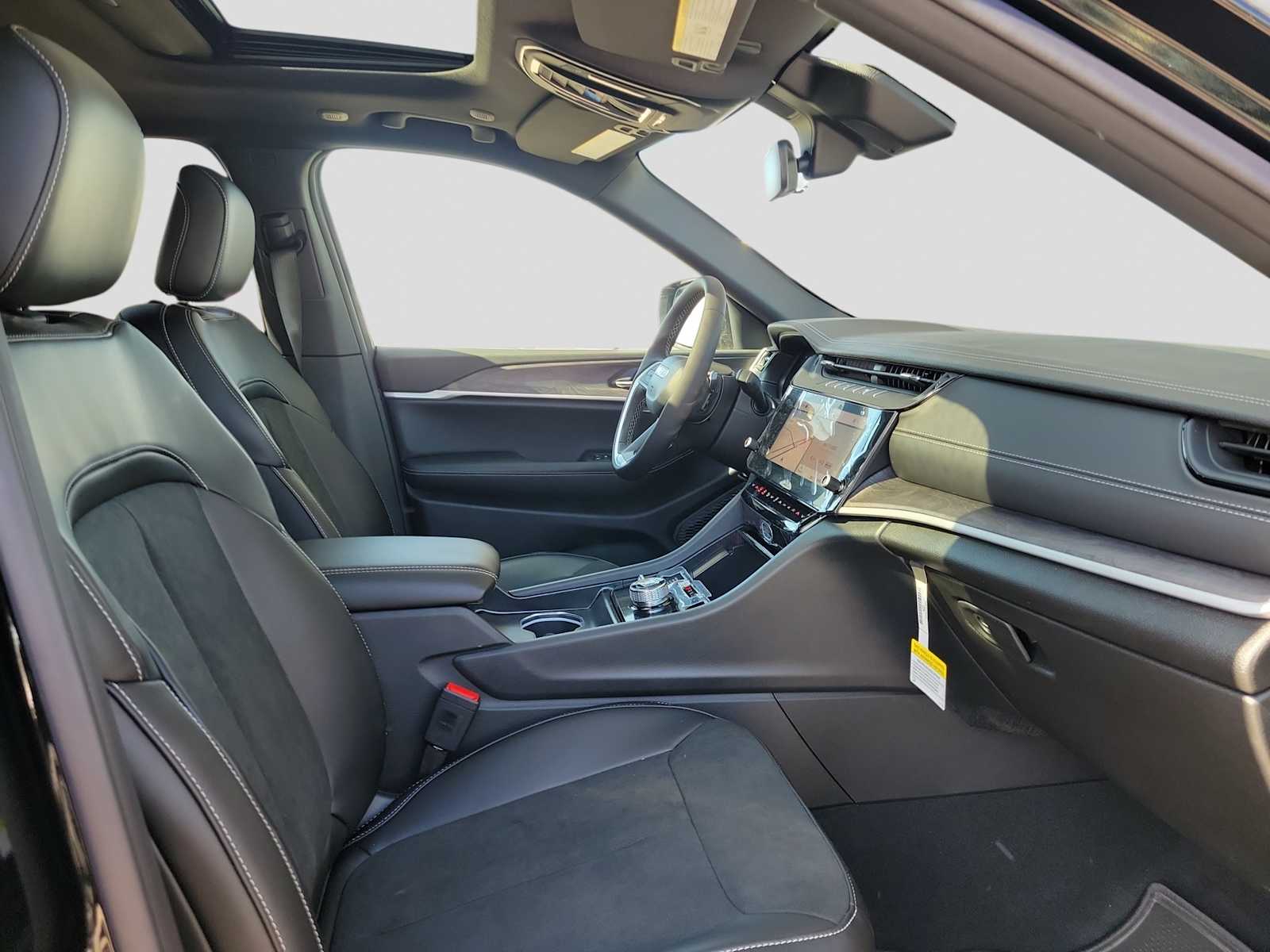 Thumbnail: 2026 Jeep Grand Cherokee - 14