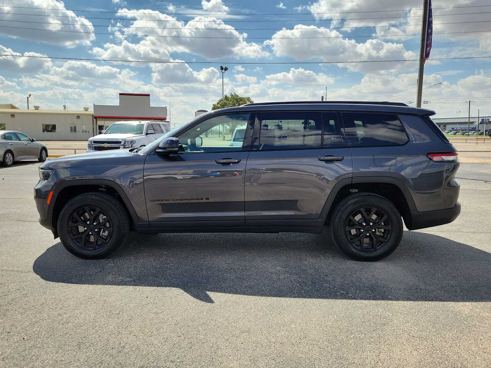 2024 Jeep Grand Cherokee Laredo photo 3