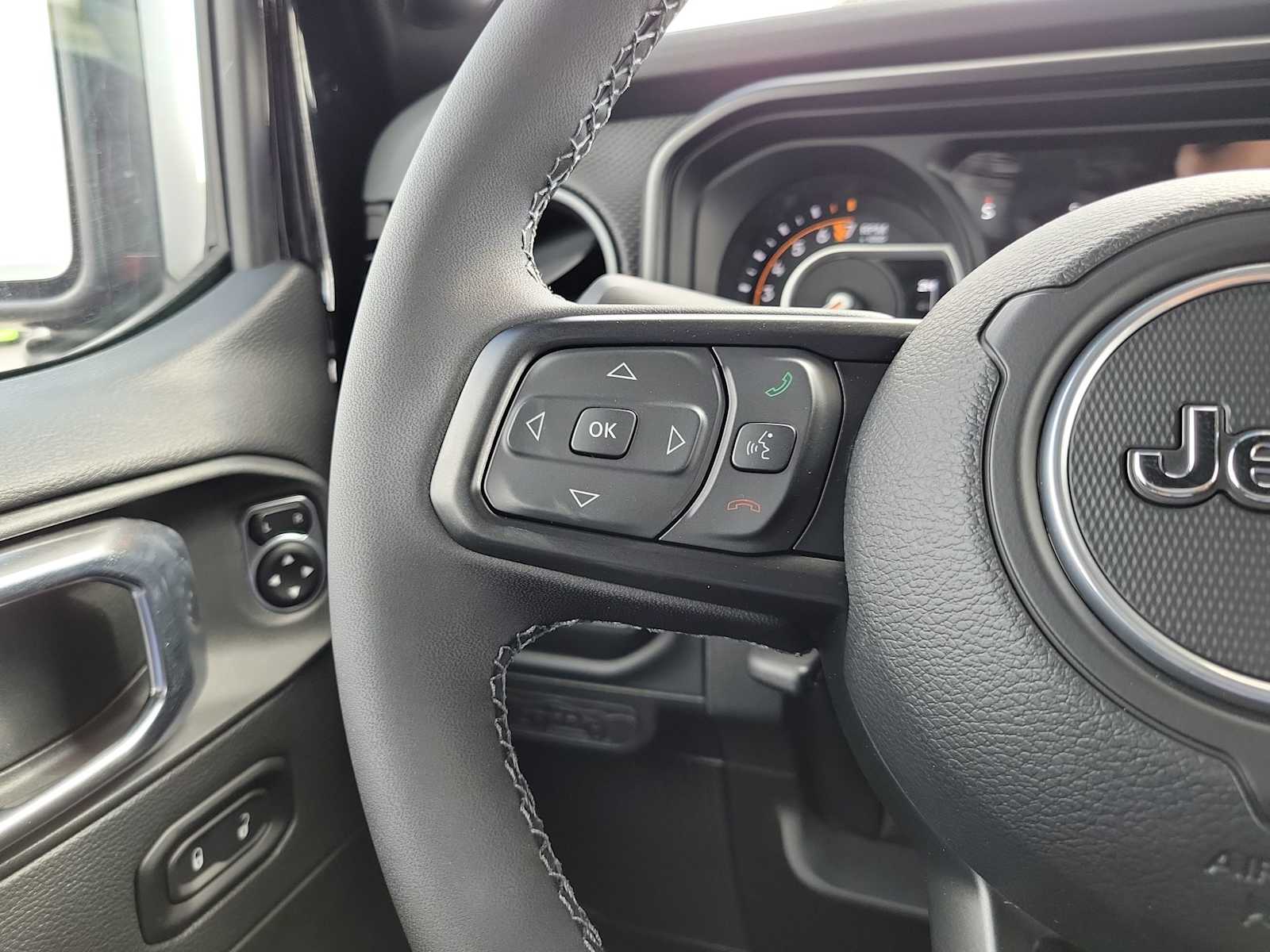 Thumbnail: 2025 Jeep Gladiator - 19