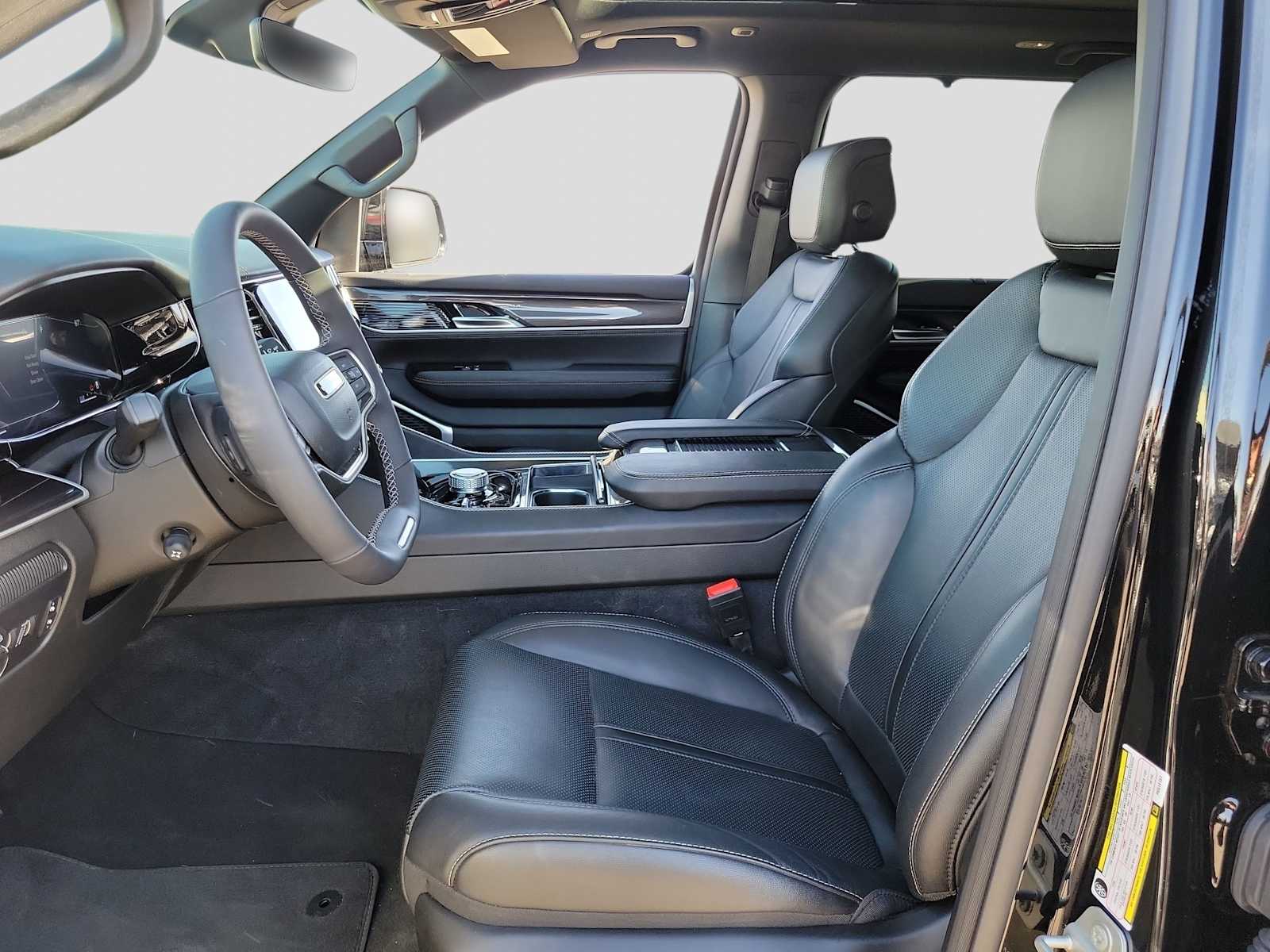 Thumbnail: 2024 Jeep Wagoneer - 11