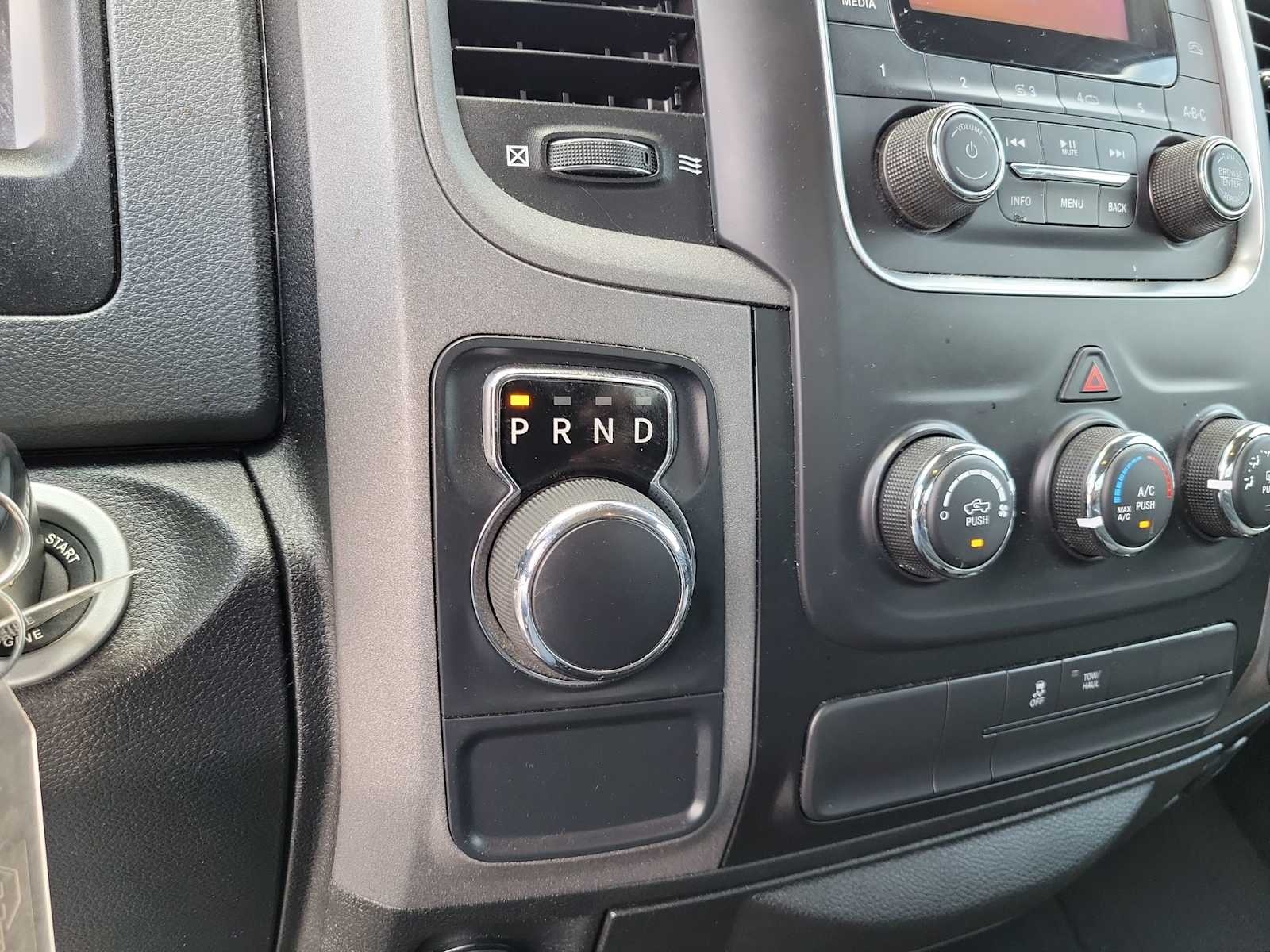 Thumbnail: 2019 RAM 1500 Classic - 17