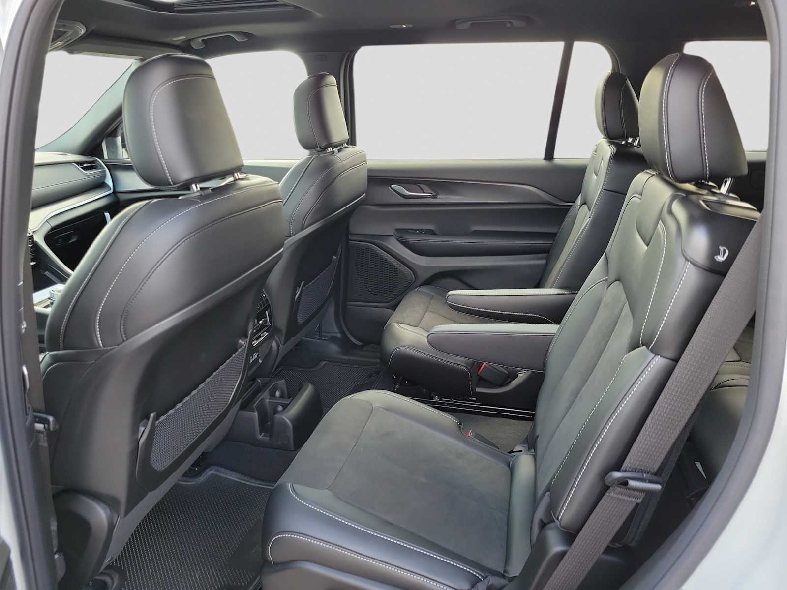 Thumbnail: 2025 Jeep Grand Cherokee - 12