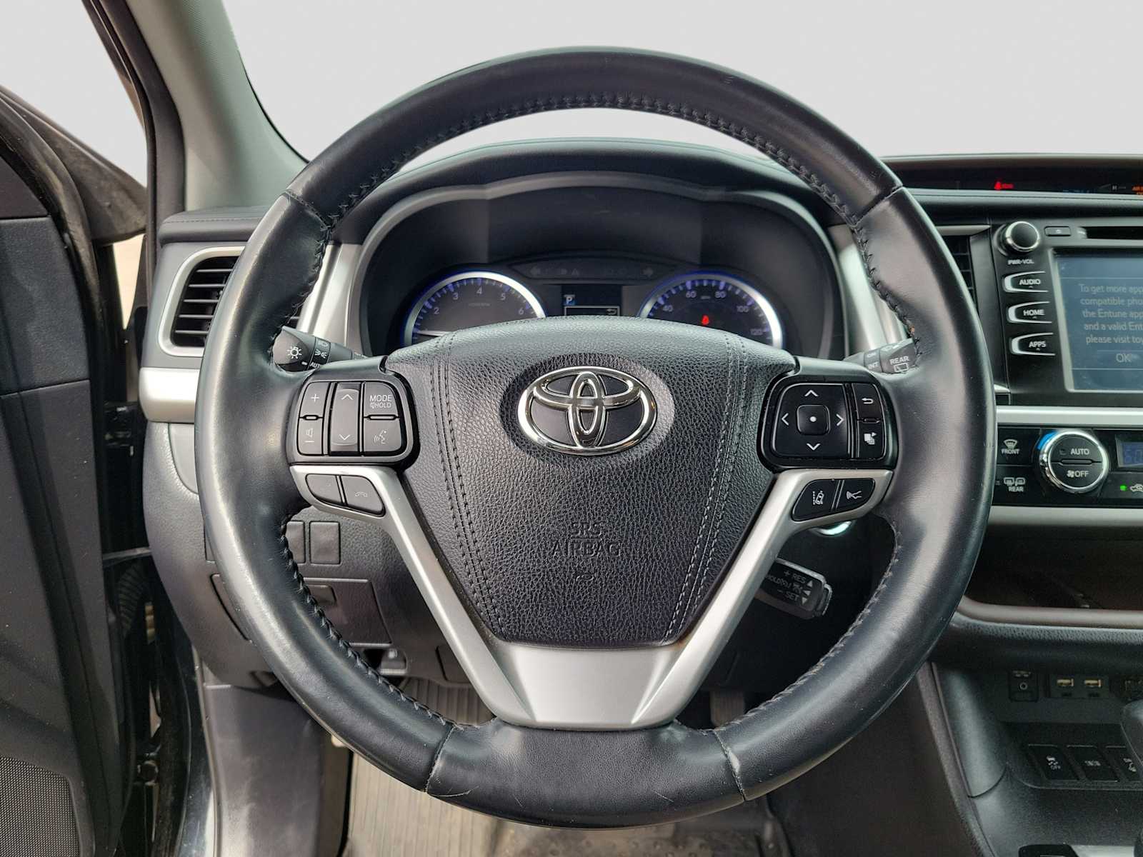 Thumbnail: 2019 Toyota Highlander - 15