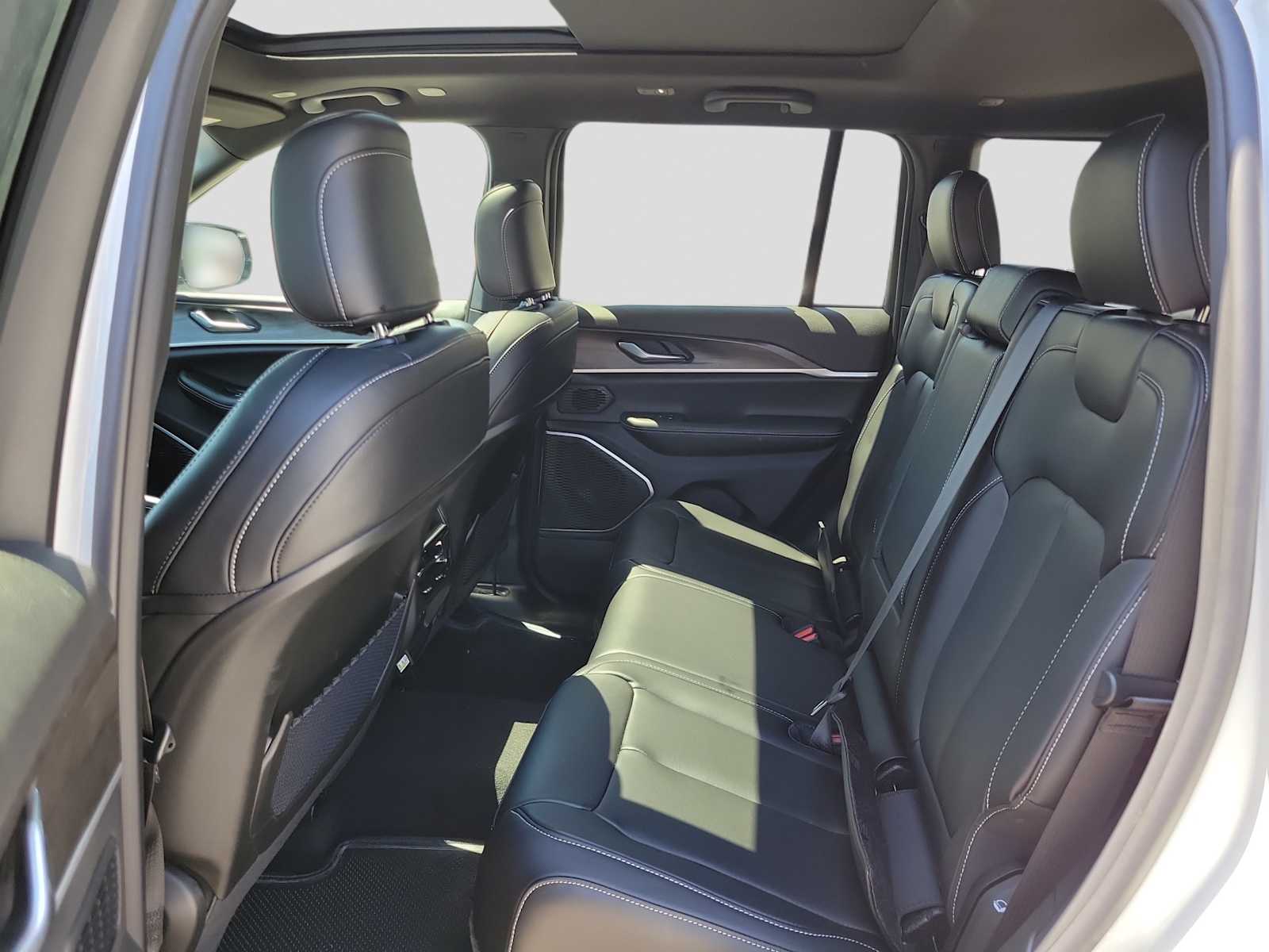 Thumbnail: 2026 Jeep Grand Cherokee - 8