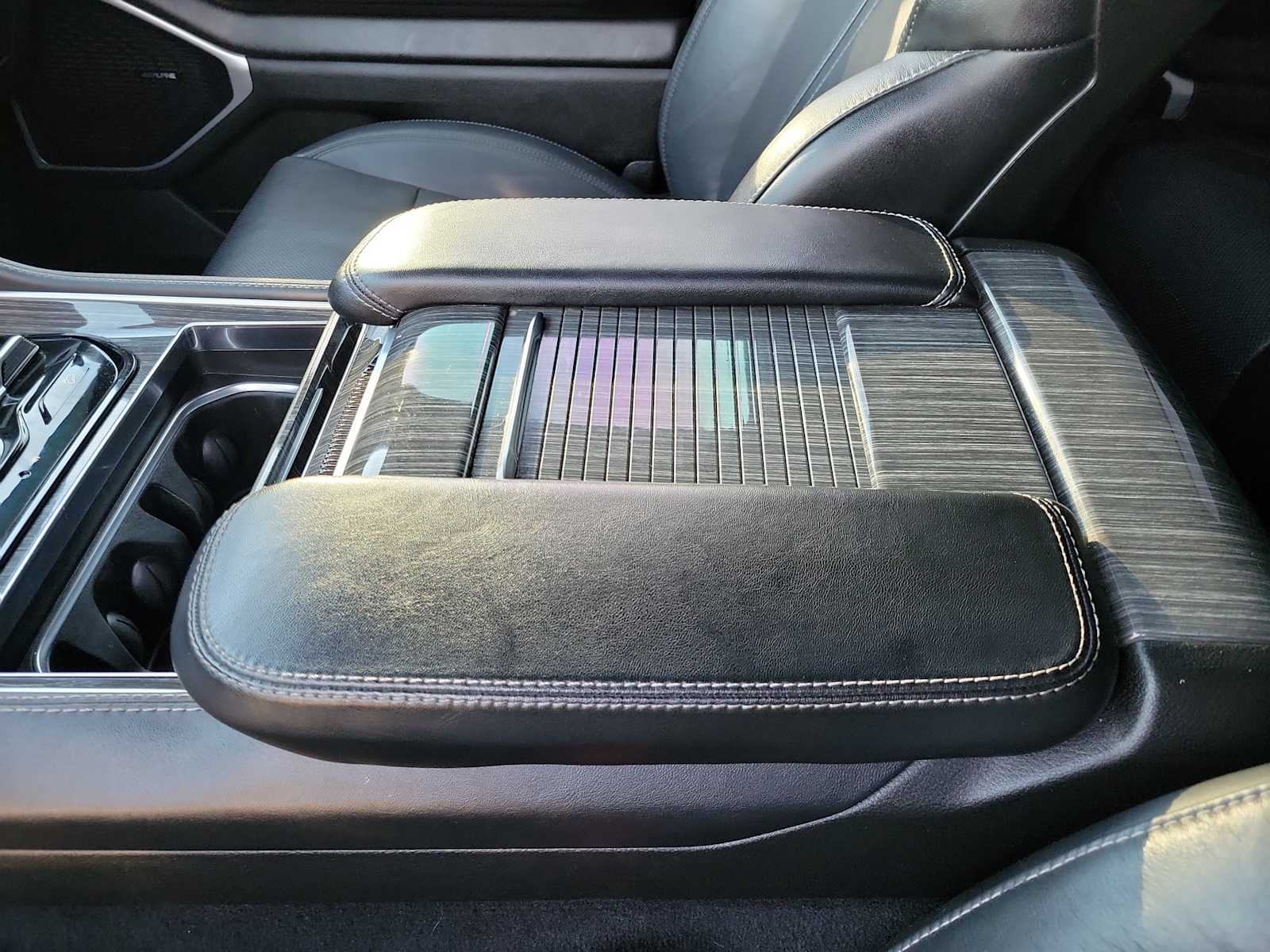 Thumbnail: 2022 Jeep Wagoneer - 16