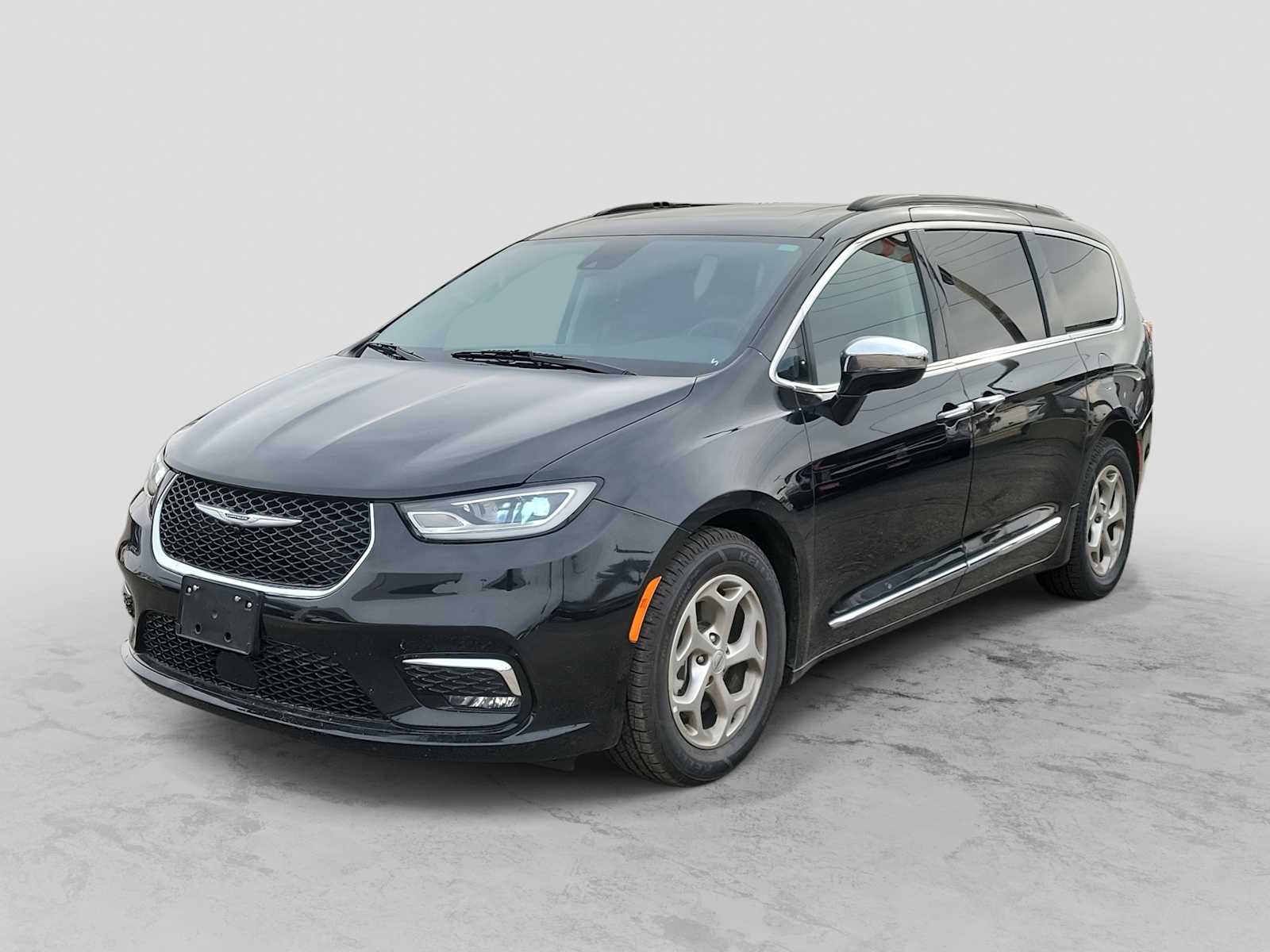 2023 Chrysler Pacifica Limited's photo
