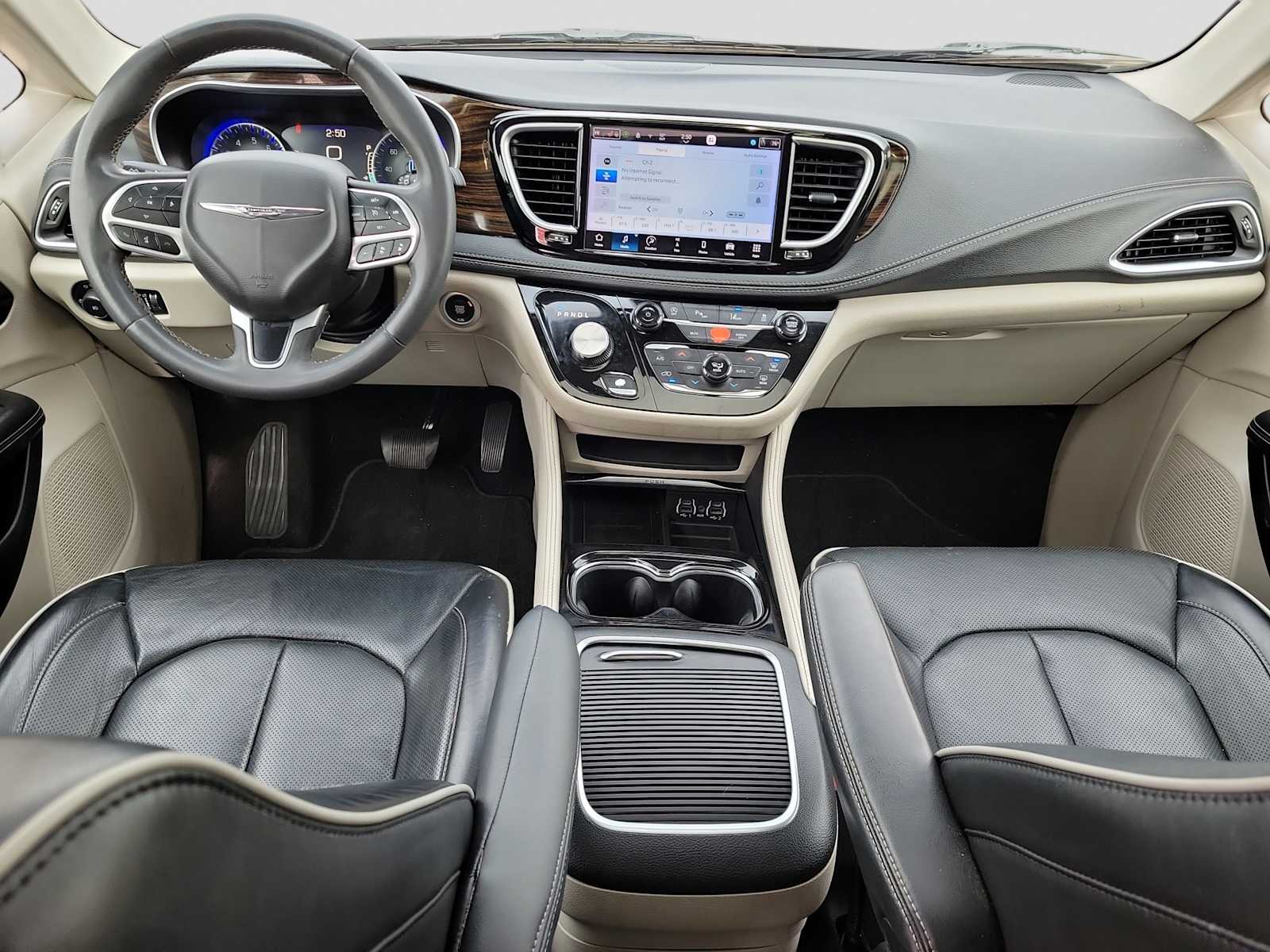 Thumbnail: 2023 Chrysler Pacifica - 10