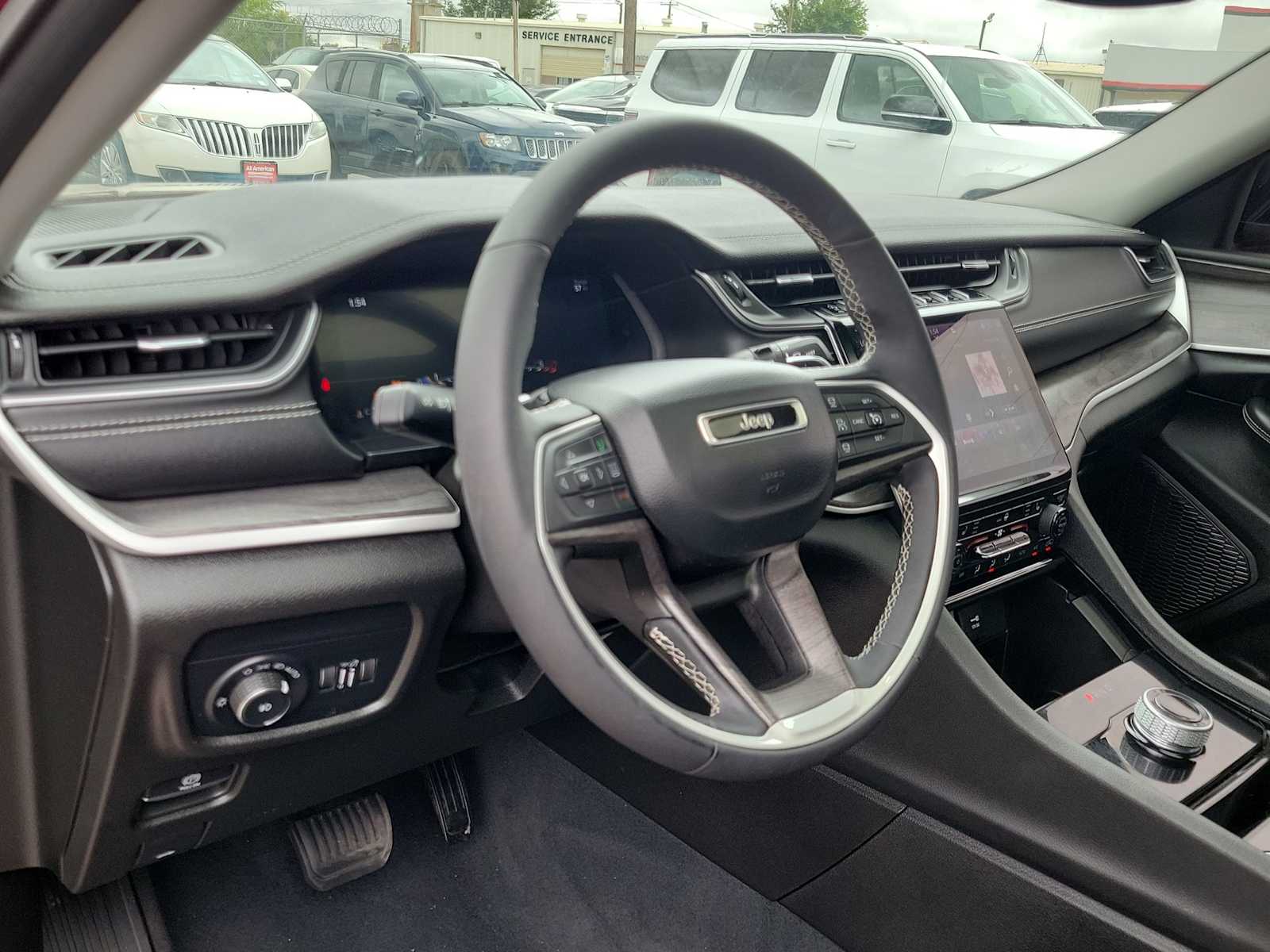 2023 Jeep Grand Cherokee Limited photo 2