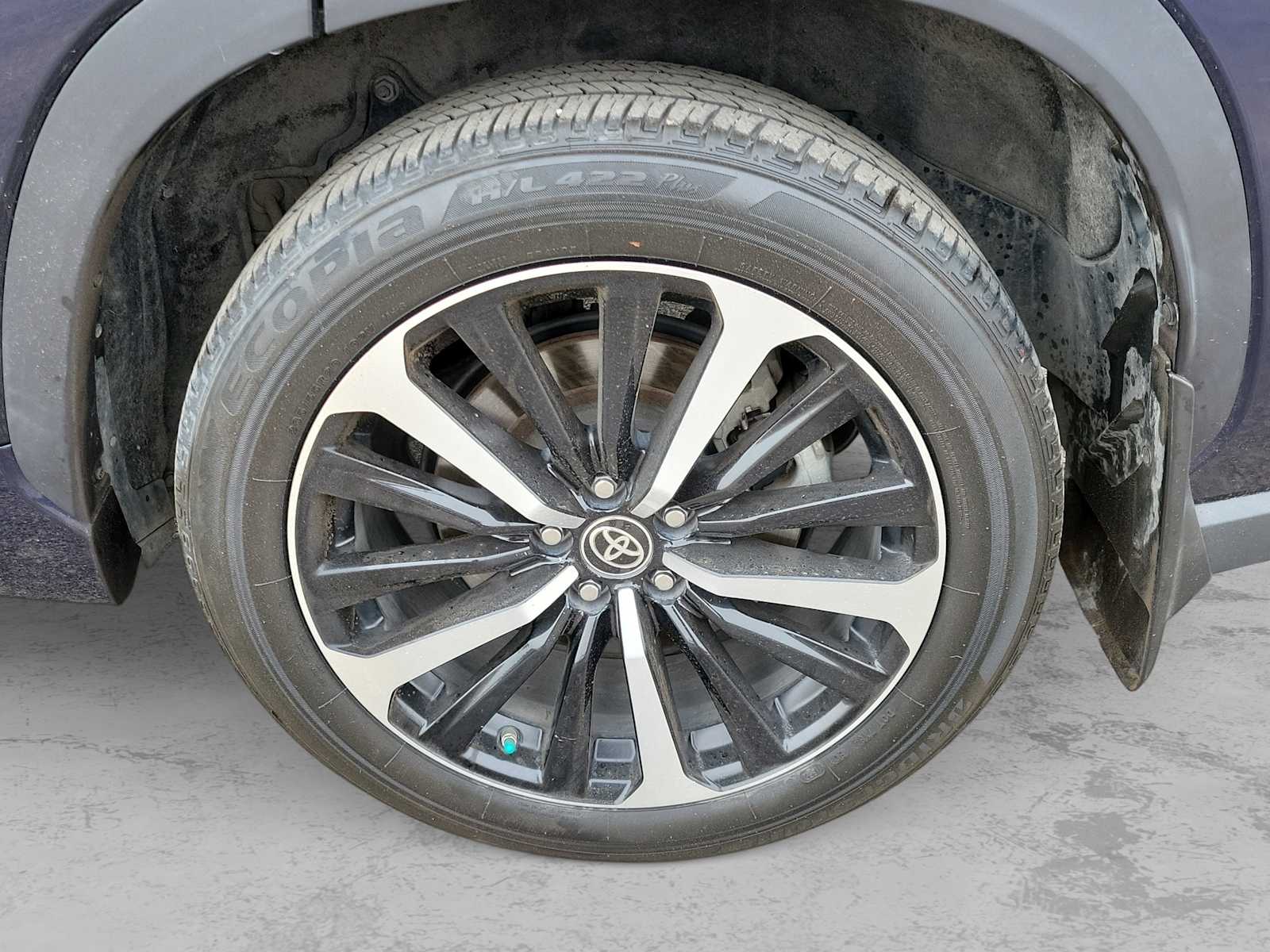 Thumbnail: 2022 Toyota Highlander - 8