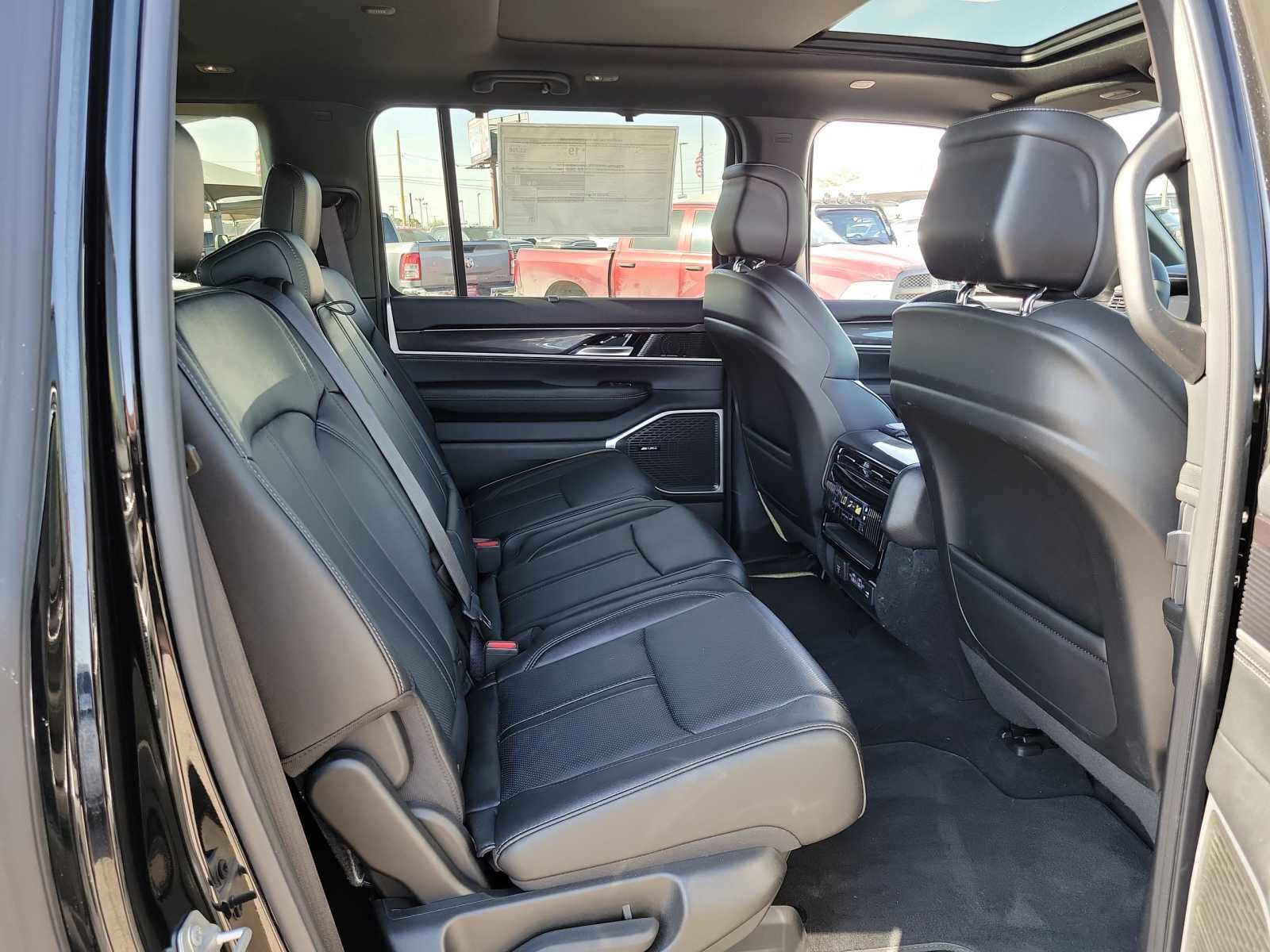 Thumbnail: 2024 Jeep Wagoneer - 13