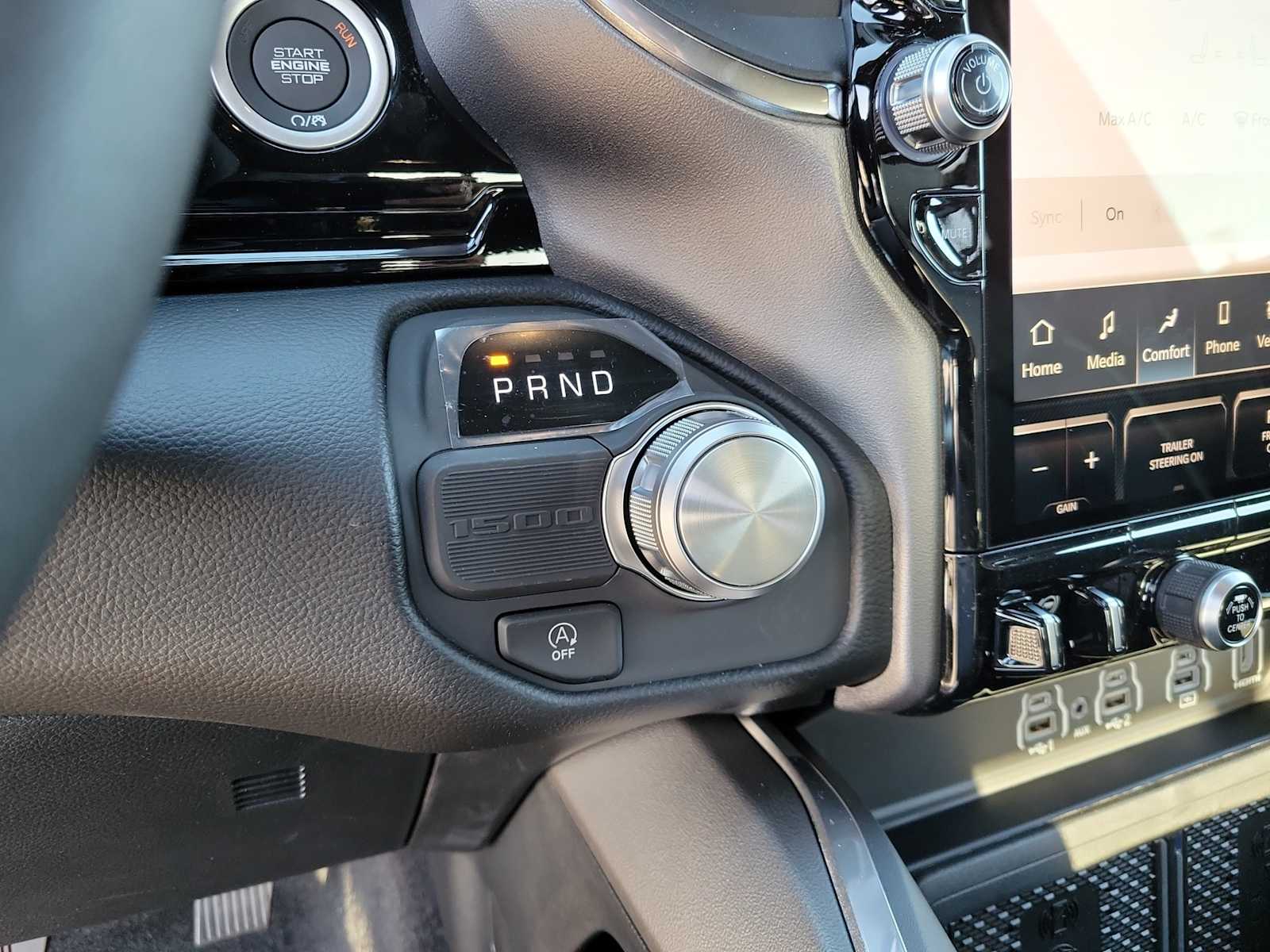 Thumbnail: 2026 RAM 1500 - 17