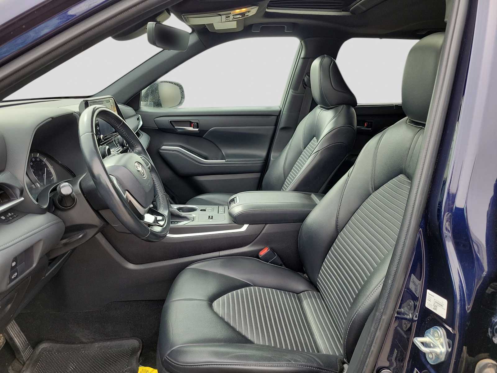 Thumbnail: 2022 Toyota Highlander - 11