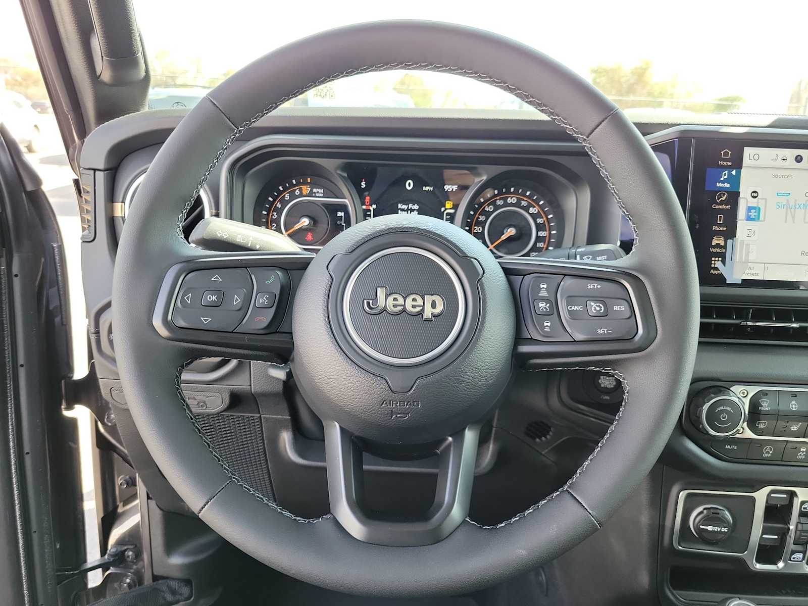 Thumbnail: 2025 Jeep Gladiator - 15