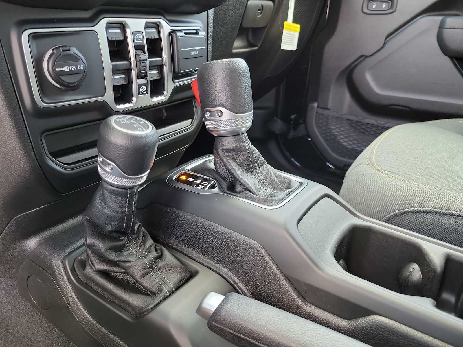 Thumbnail: 2025 Jeep Gladiator - 17