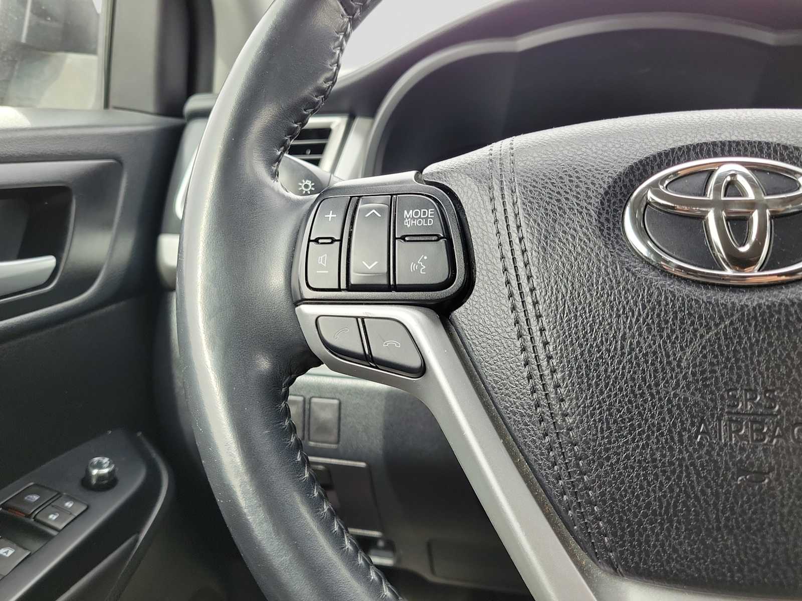 Thumbnail: 2019 Toyota Highlander - 19