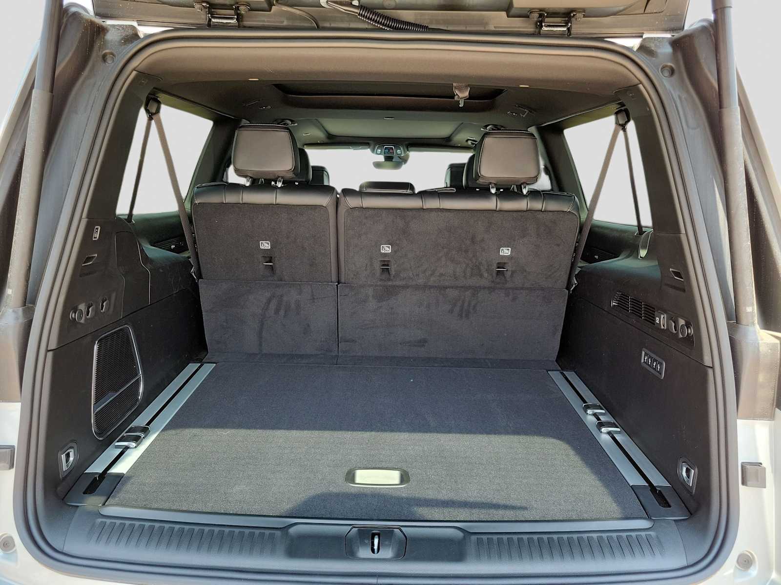 Thumbnail: 2024 Jeep Wagoneer - 19