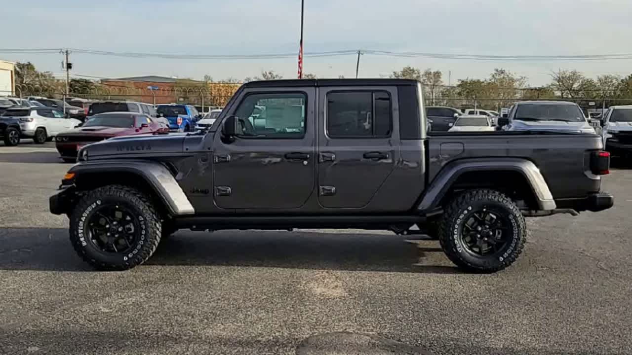 Thumbnail: 2026 Jeep Gladiator - 4