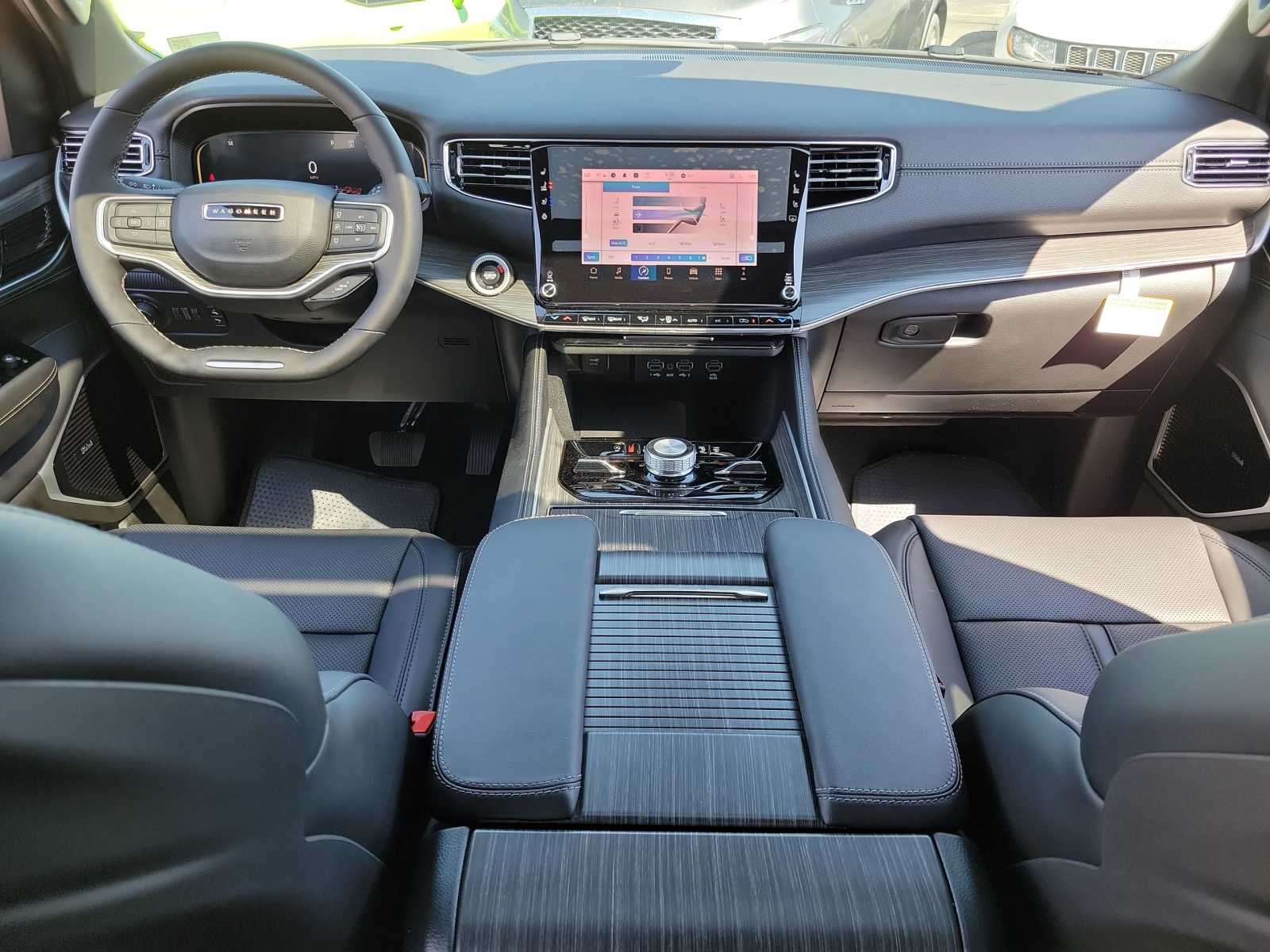 Thumbnail: 2024 Jeep Wagoneer - 10