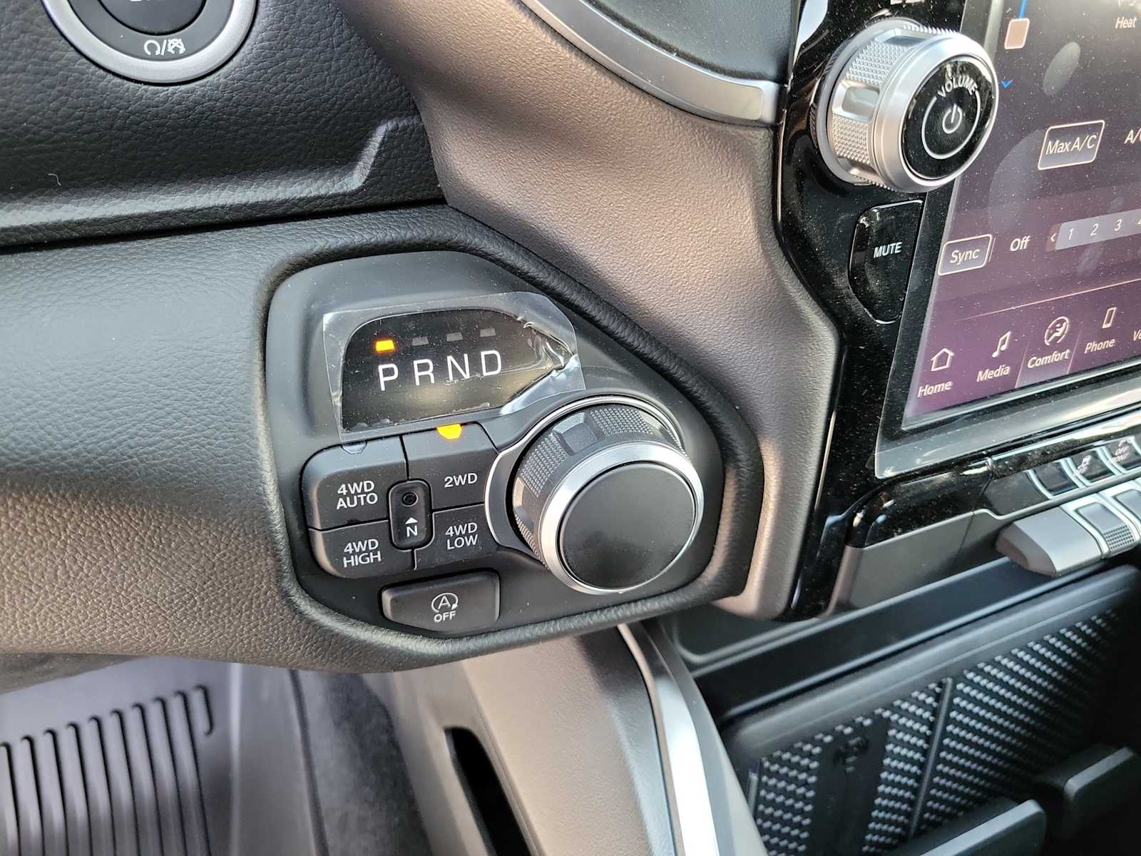 Thumbnail: 2026 RAM 1500 - 13