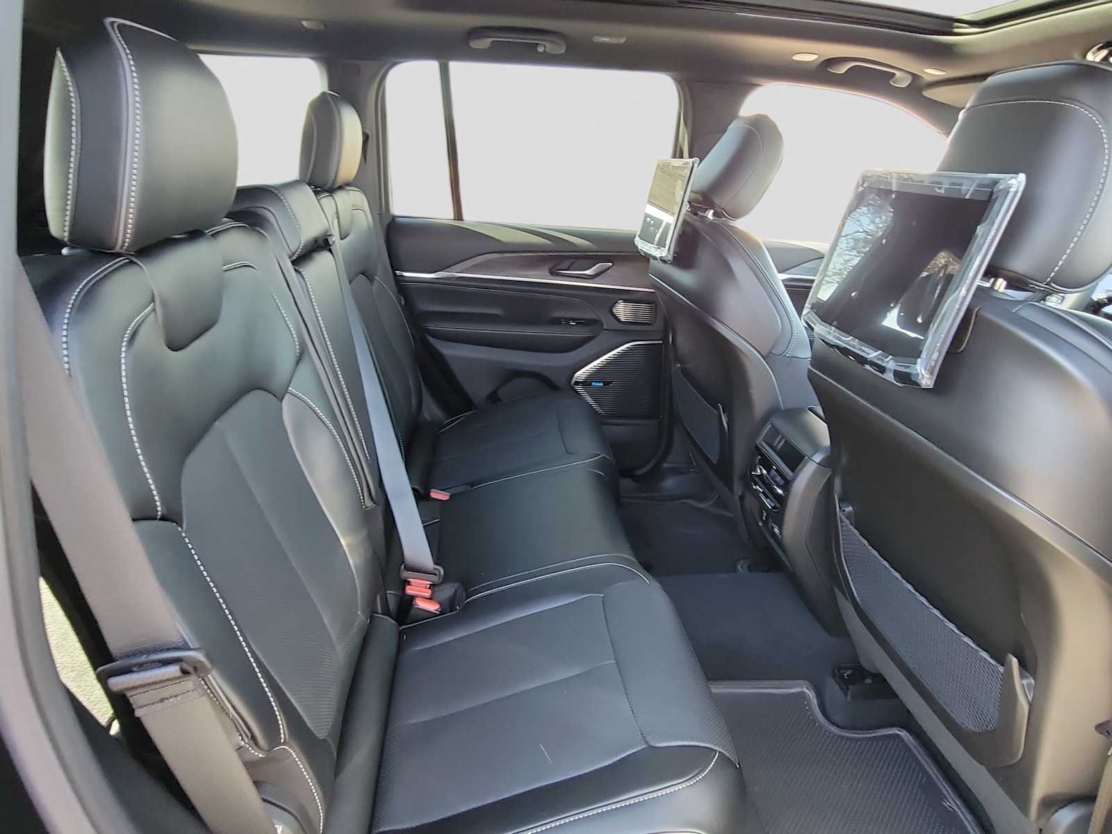 Thumbnail: 2023 Jeep Grand Cherokee - 13