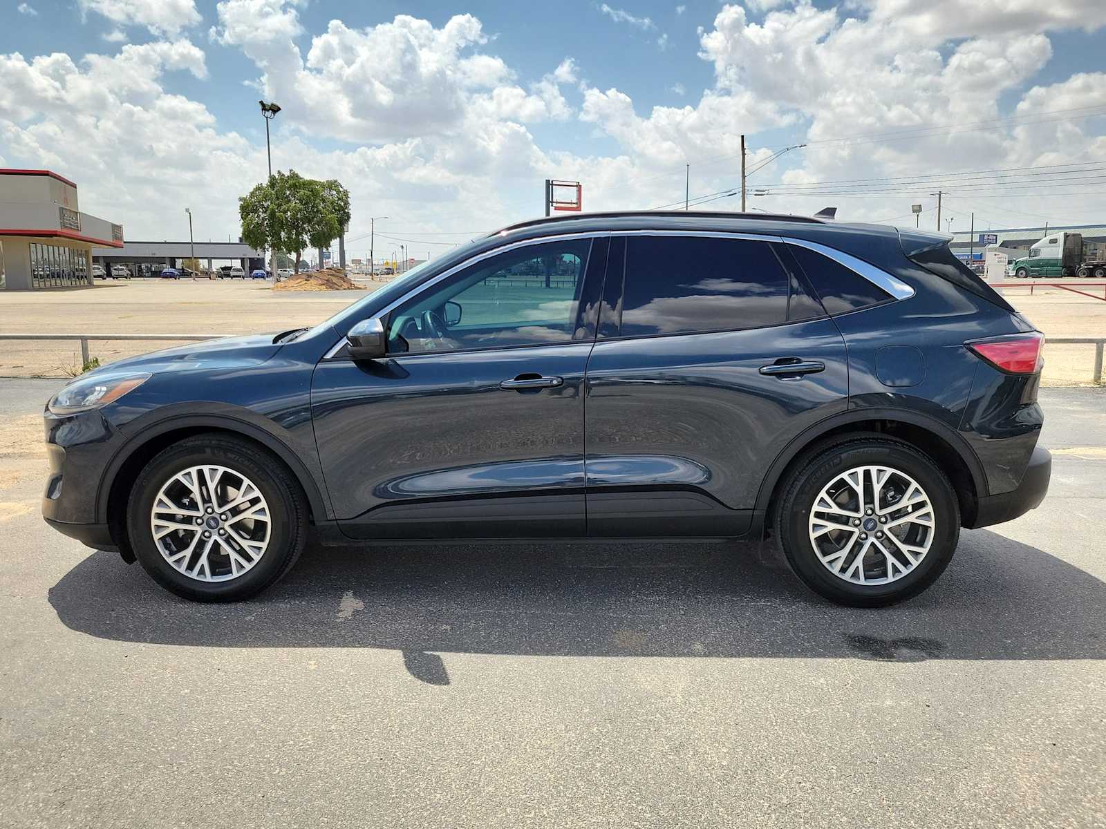 Thumbnail: 2022 Ford Escape - 3