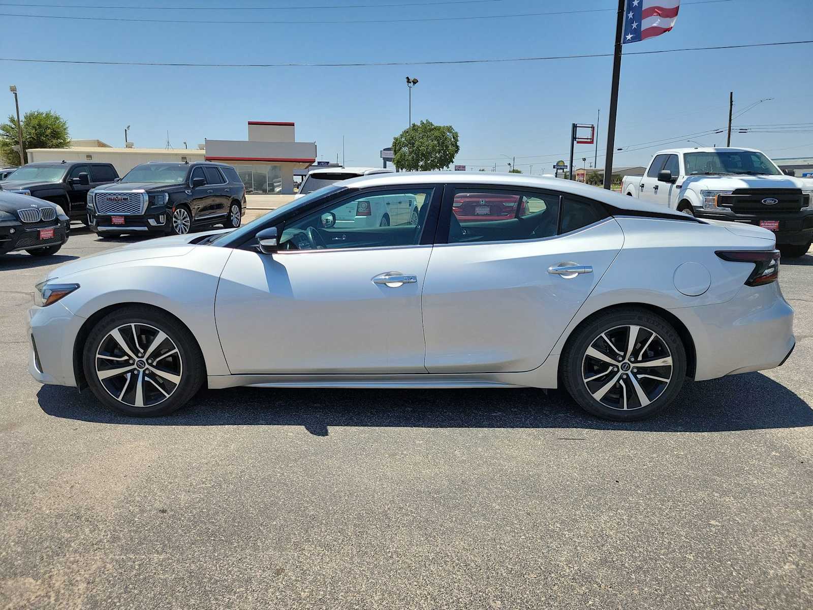 2023 Nissan Maxima SV photo 3