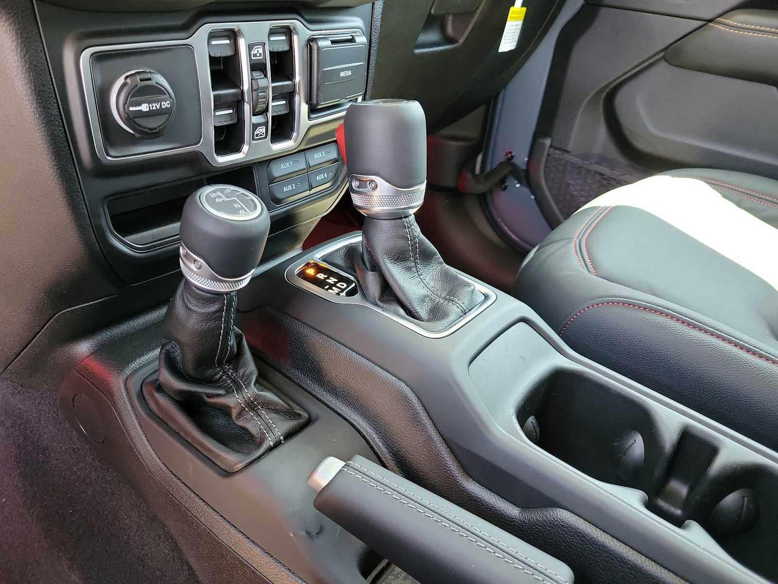 Thumbnail: 2025 Jeep Gladiator - 17