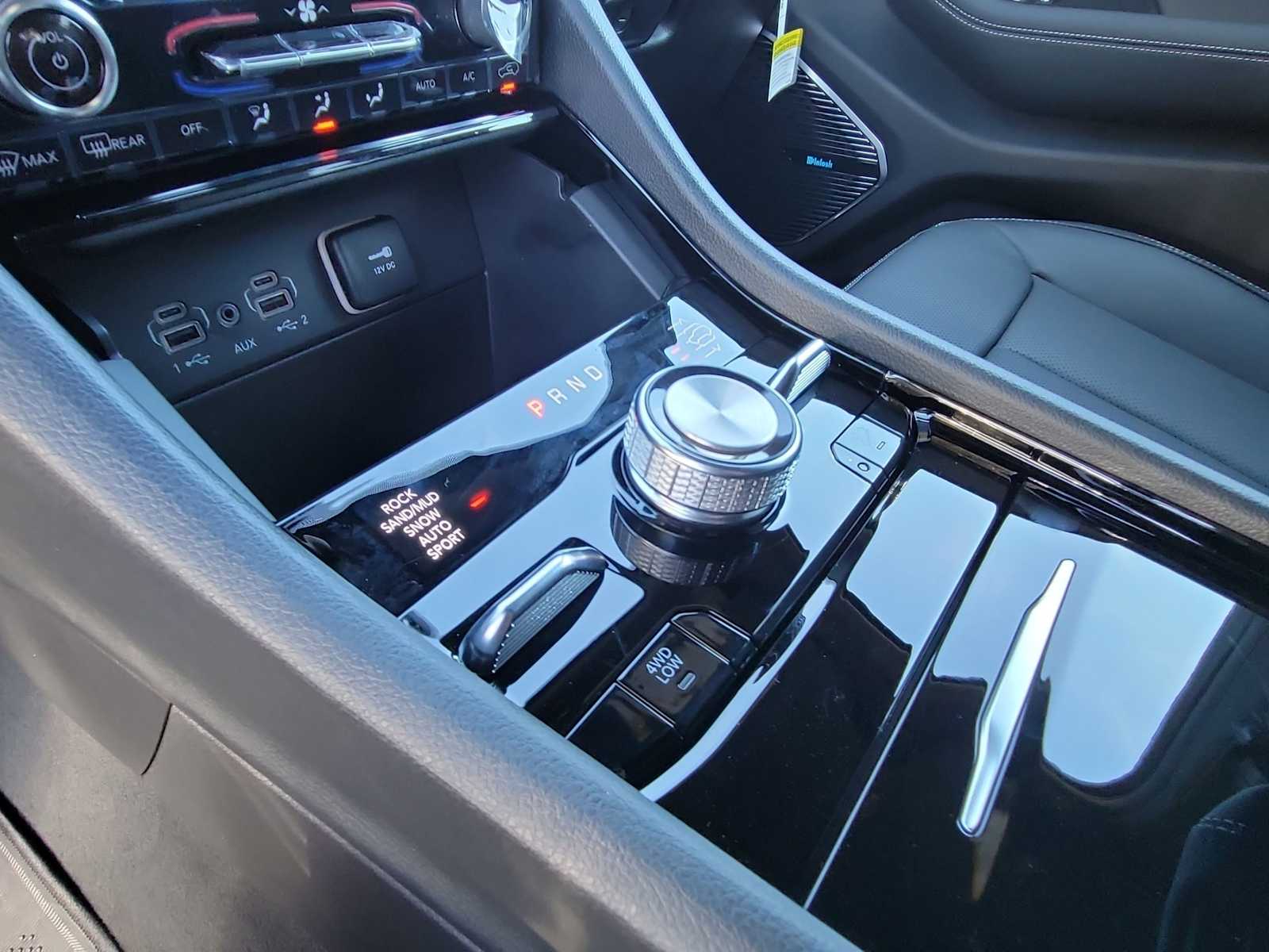 Thumbnail: 2023 Jeep Grand Cherokee - 17