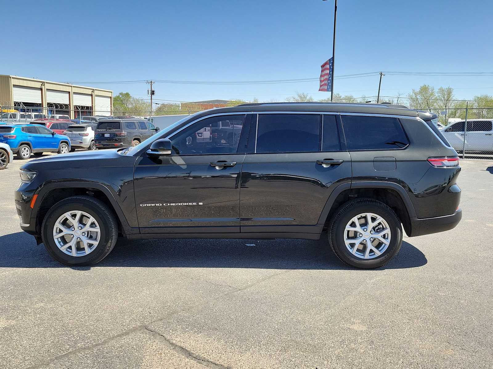 Thumbnail: 2023 Jeep Grand Cherokee - 3