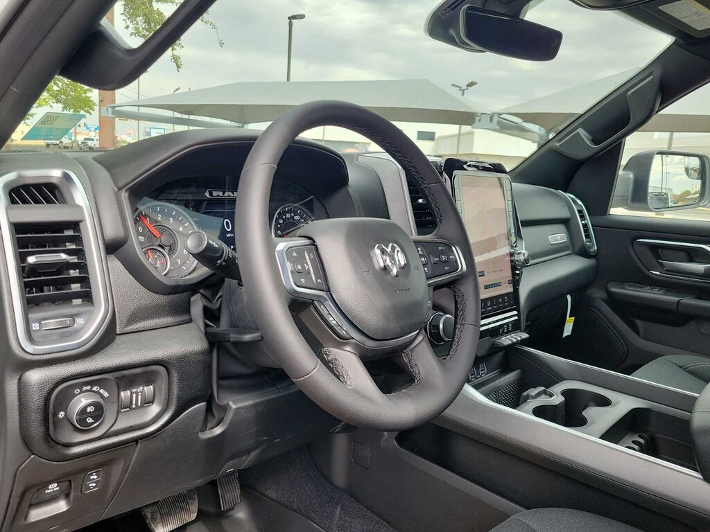 New 2025 Ram 1500 LONE STAR CREW CAB 4X4 5'7 BOX Pickup