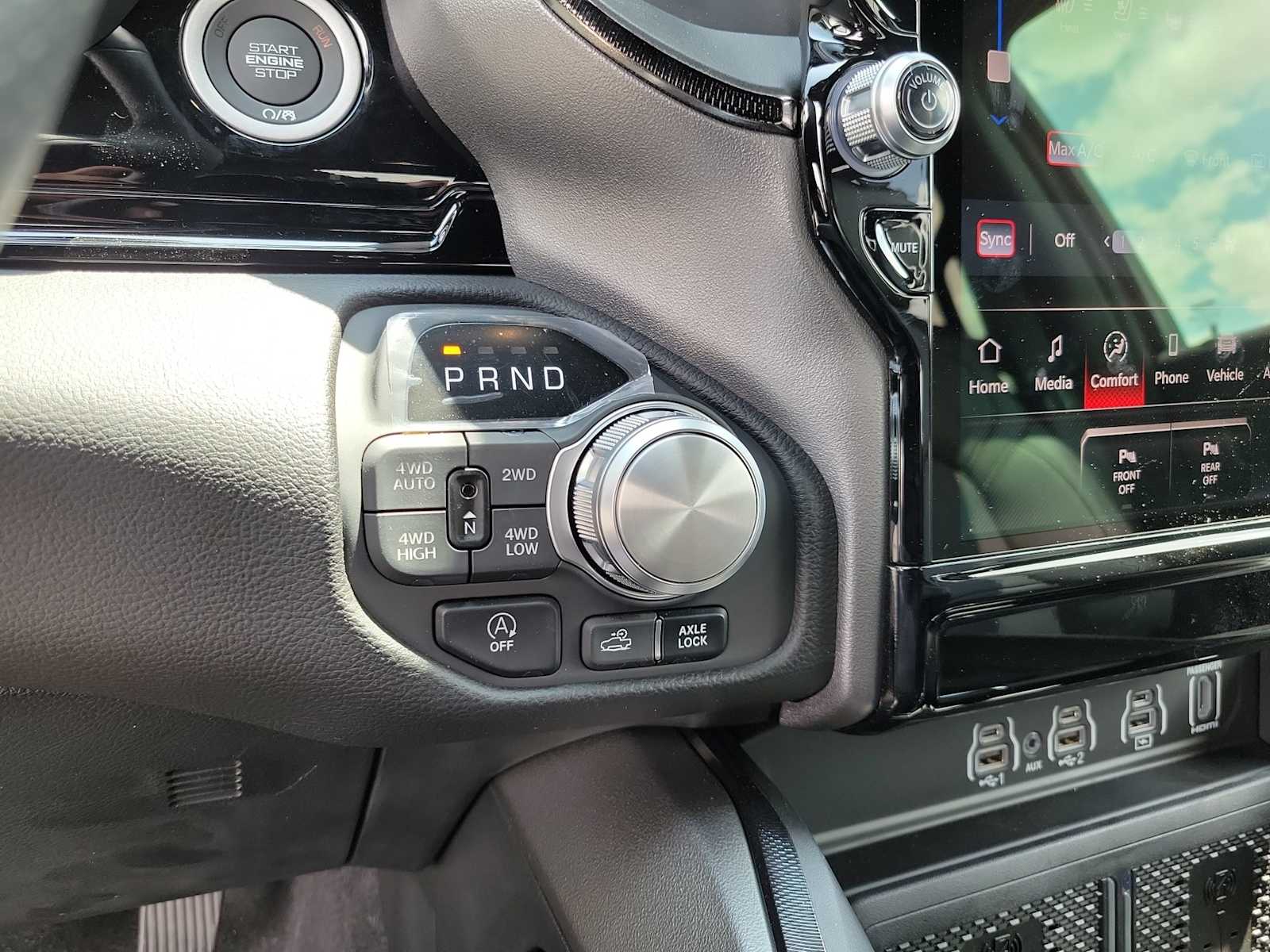 Thumbnail: 2025 RAM 1500 - 17