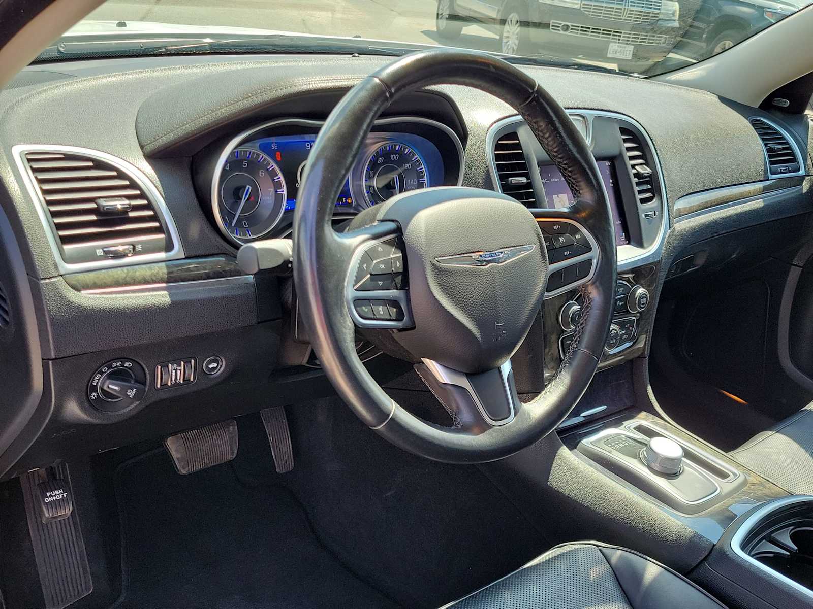 2021 Chrysler 300 Touring L photo 2