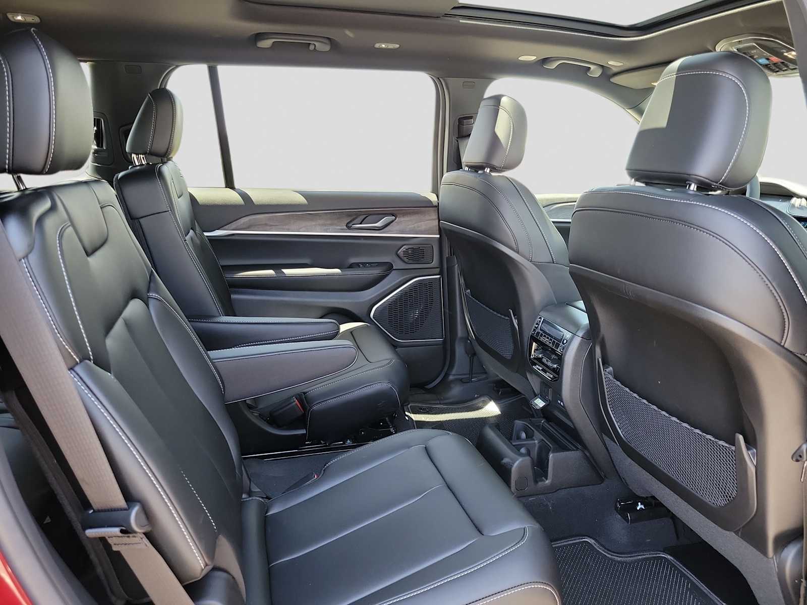 Thumbnail: 2026 Jeep Grand Cherokee - 9