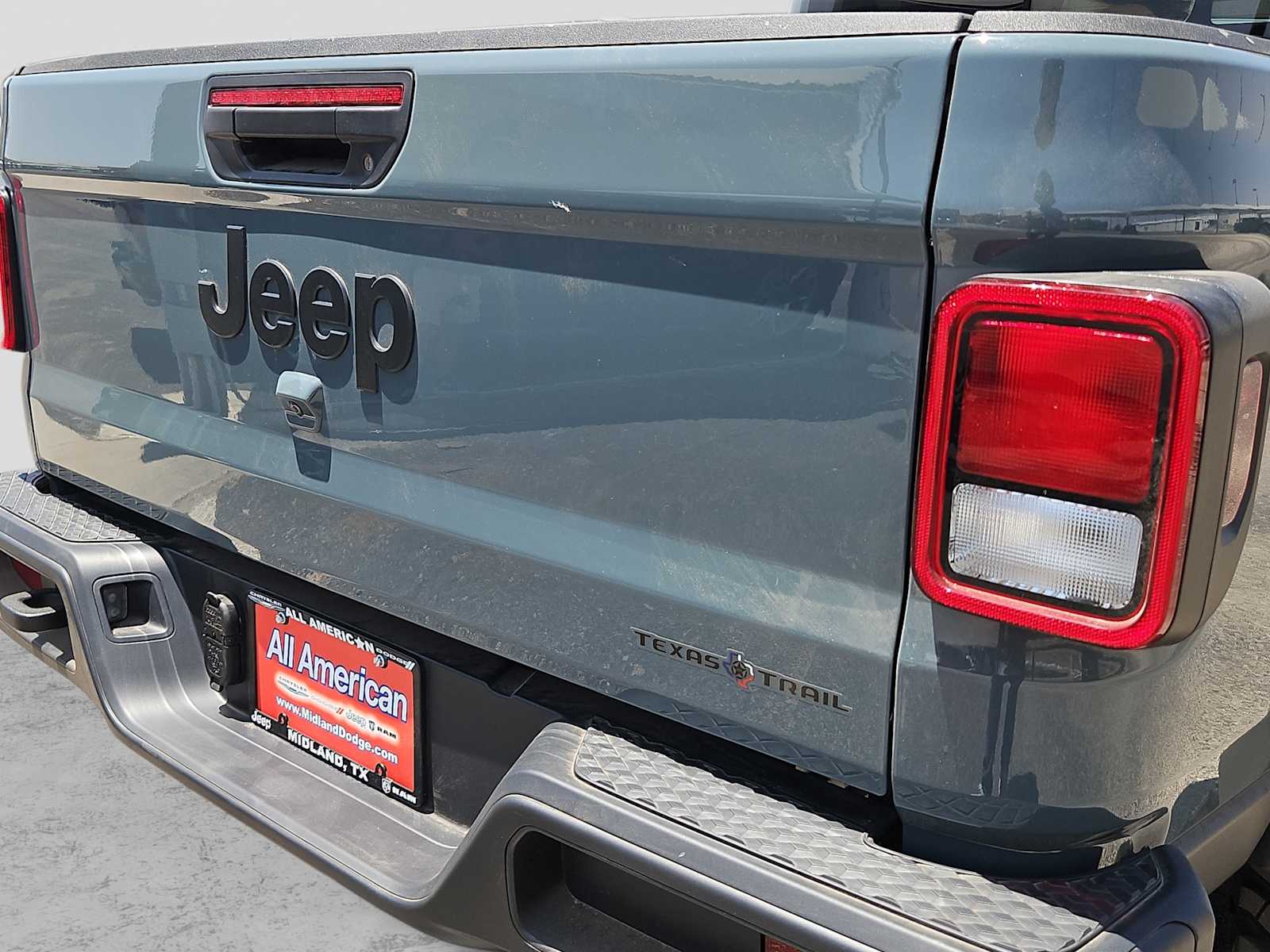 Thumbnail: 2026 Jeep Gladiator - 15