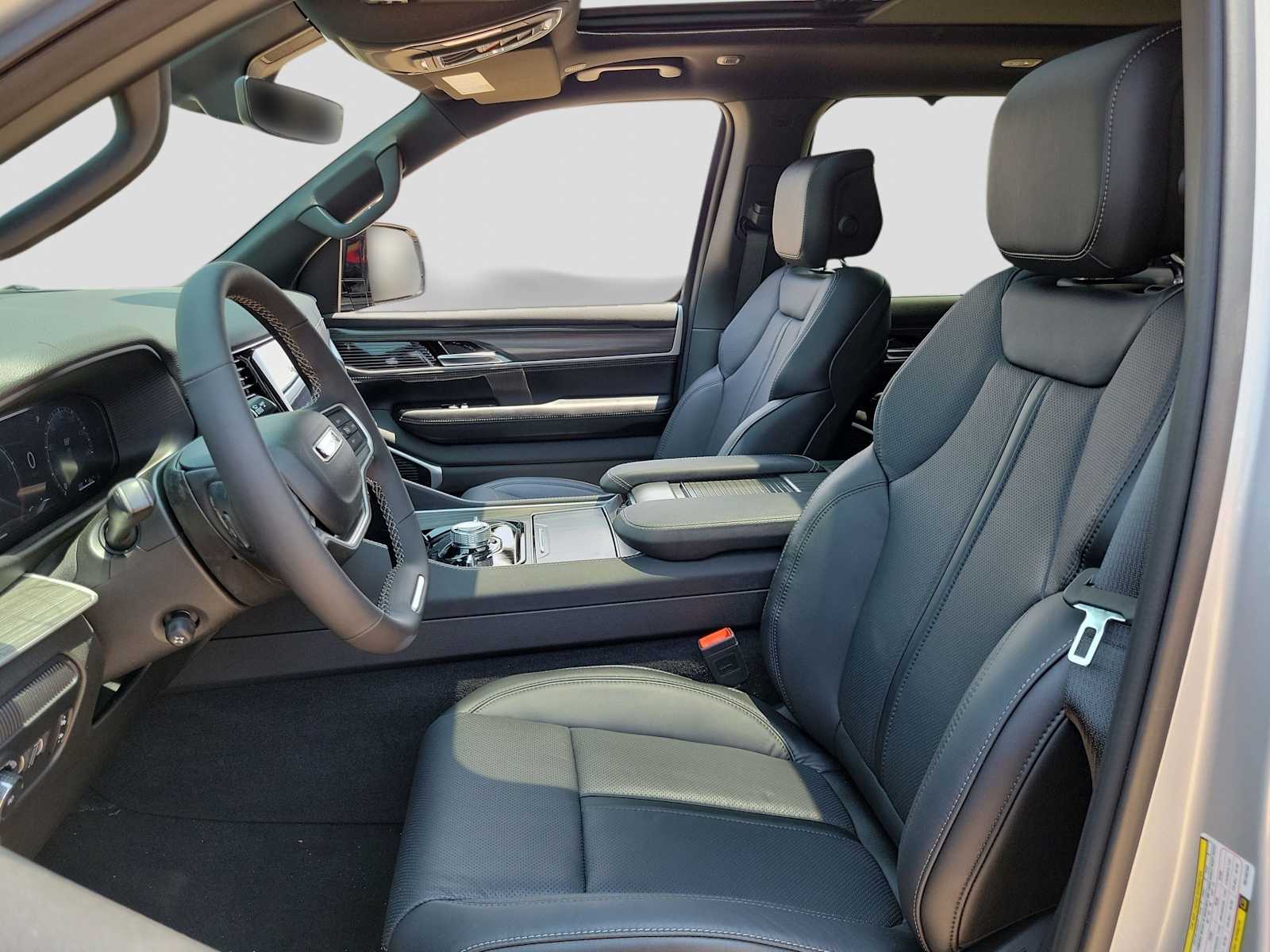 Thumbnail: 2024 Jeep Wagoneer - 11