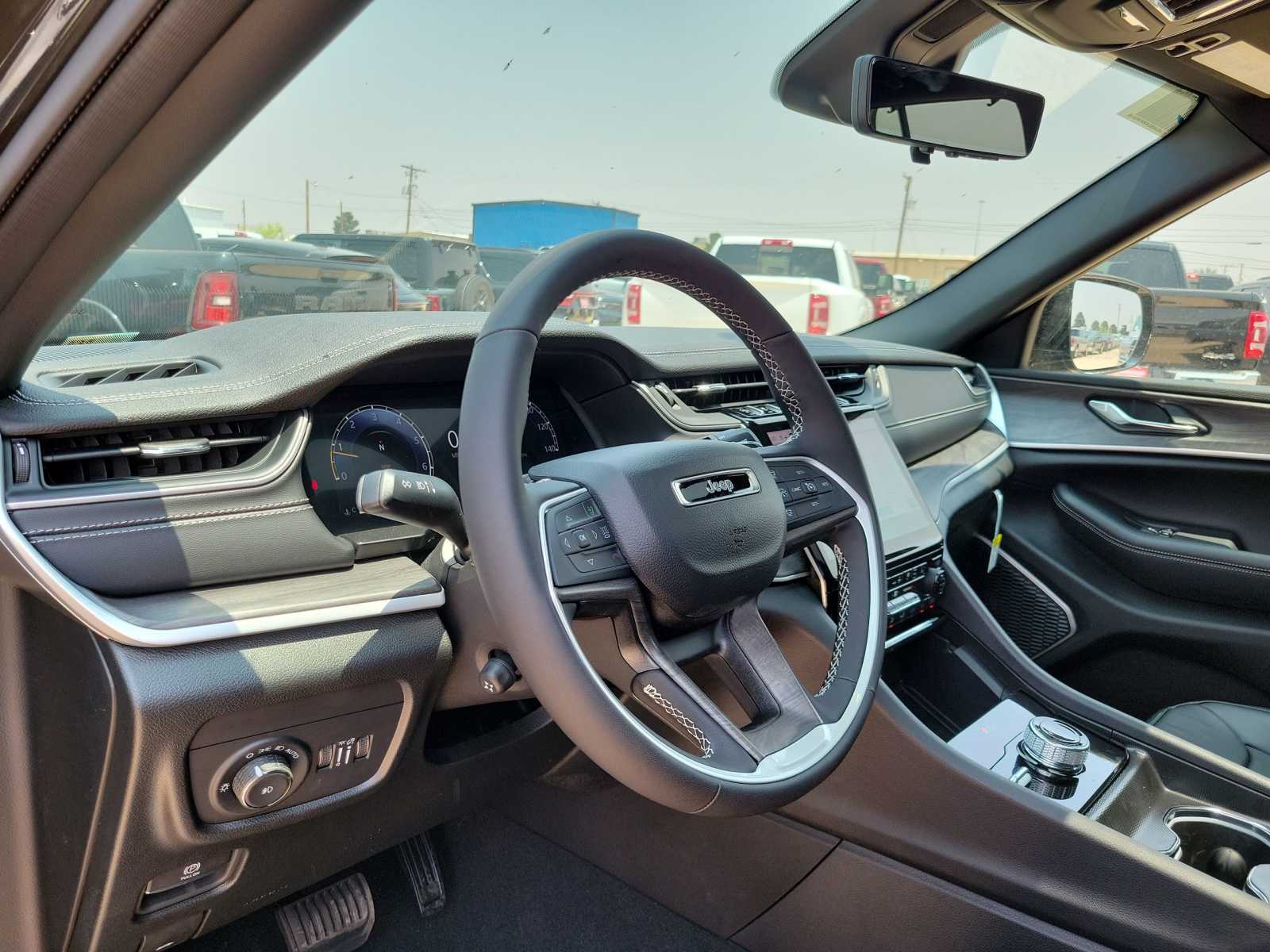 2024 Jeep Grand Cherokee Limited photo 2