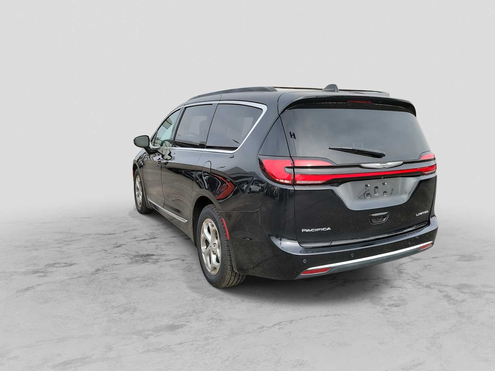 Thumbnail: 2023 Chrysler Pacifica - 4