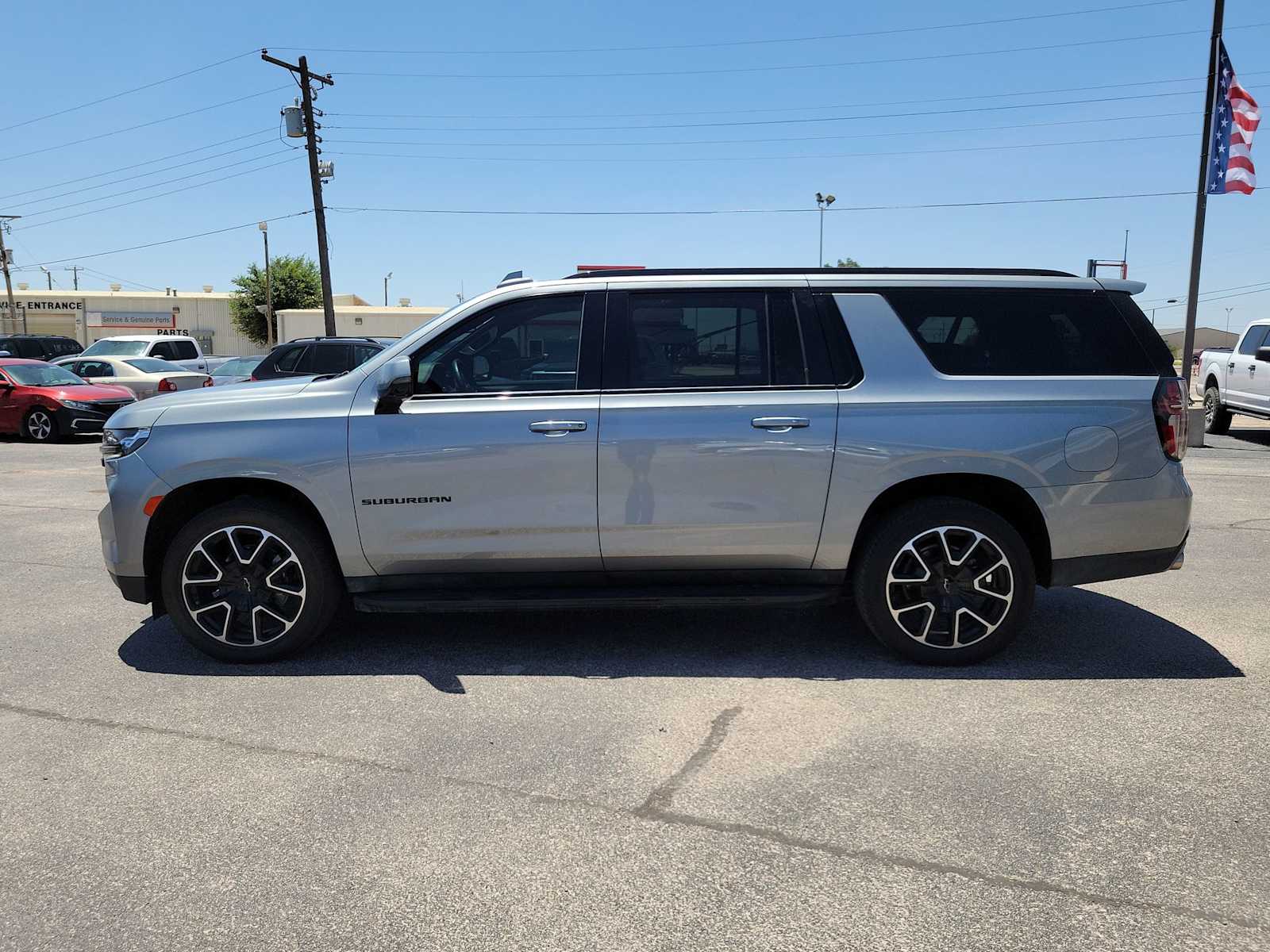 2023 Chevrolet Suburban RST photo 3