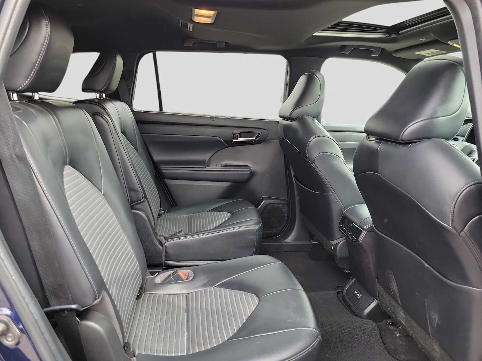 Thumbnail: 2022 Toyota Highlander - 13