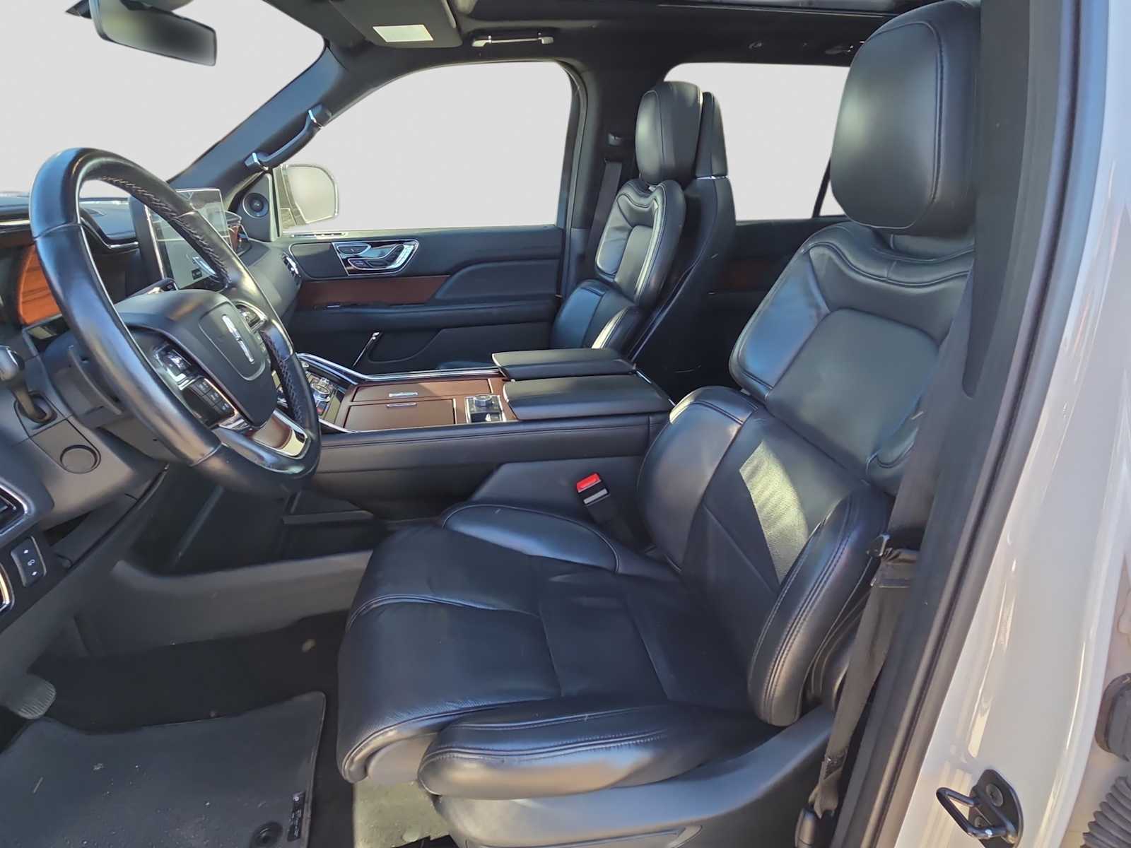 Thumbnail: 2023 Lincoln Navigator - 13