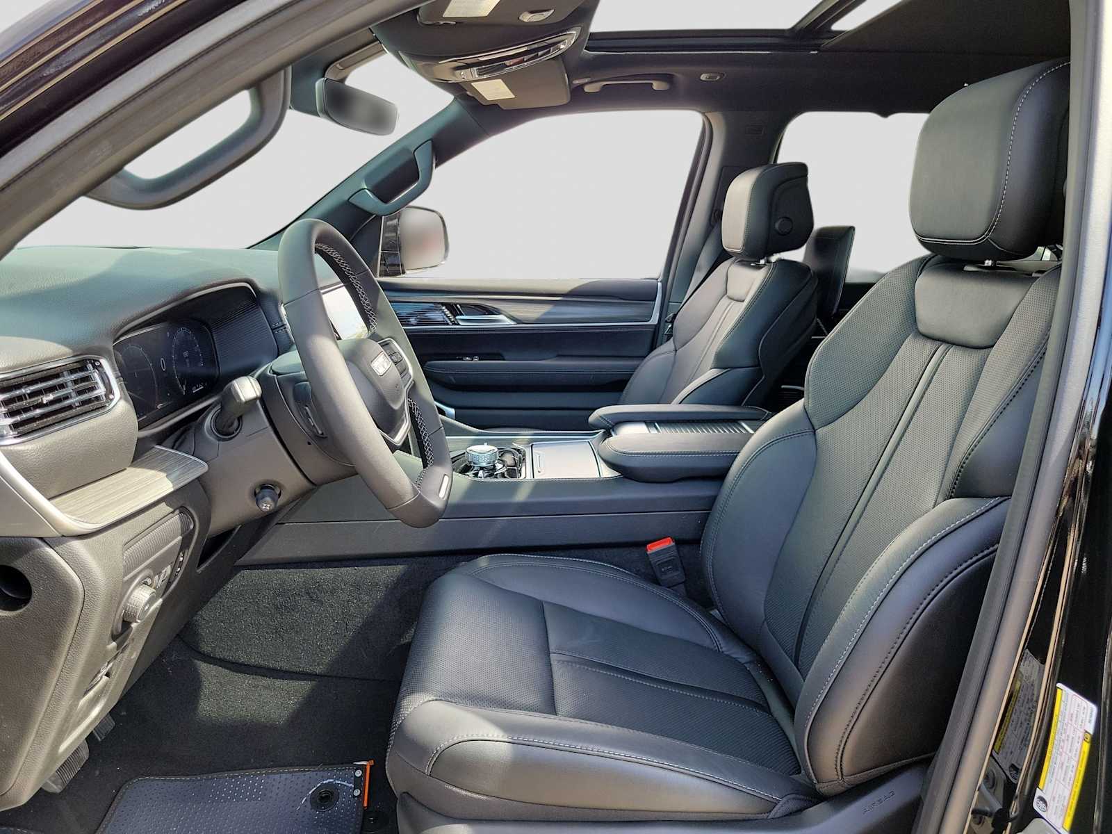 Thumbnail: 2024 Jeep Wagoneer - 11