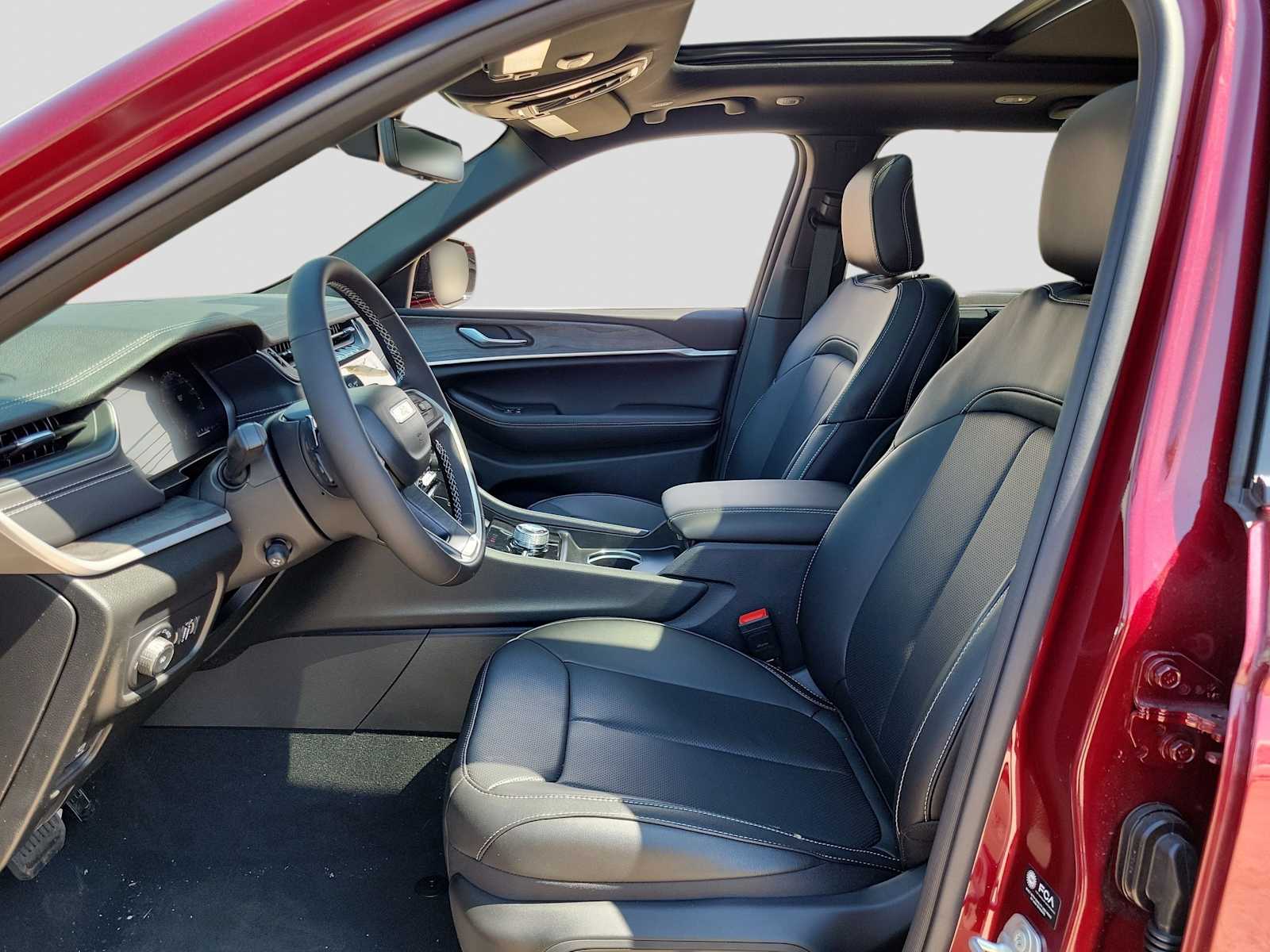 Thumbnail: 2024 Jeep Grand Cherokee - 11