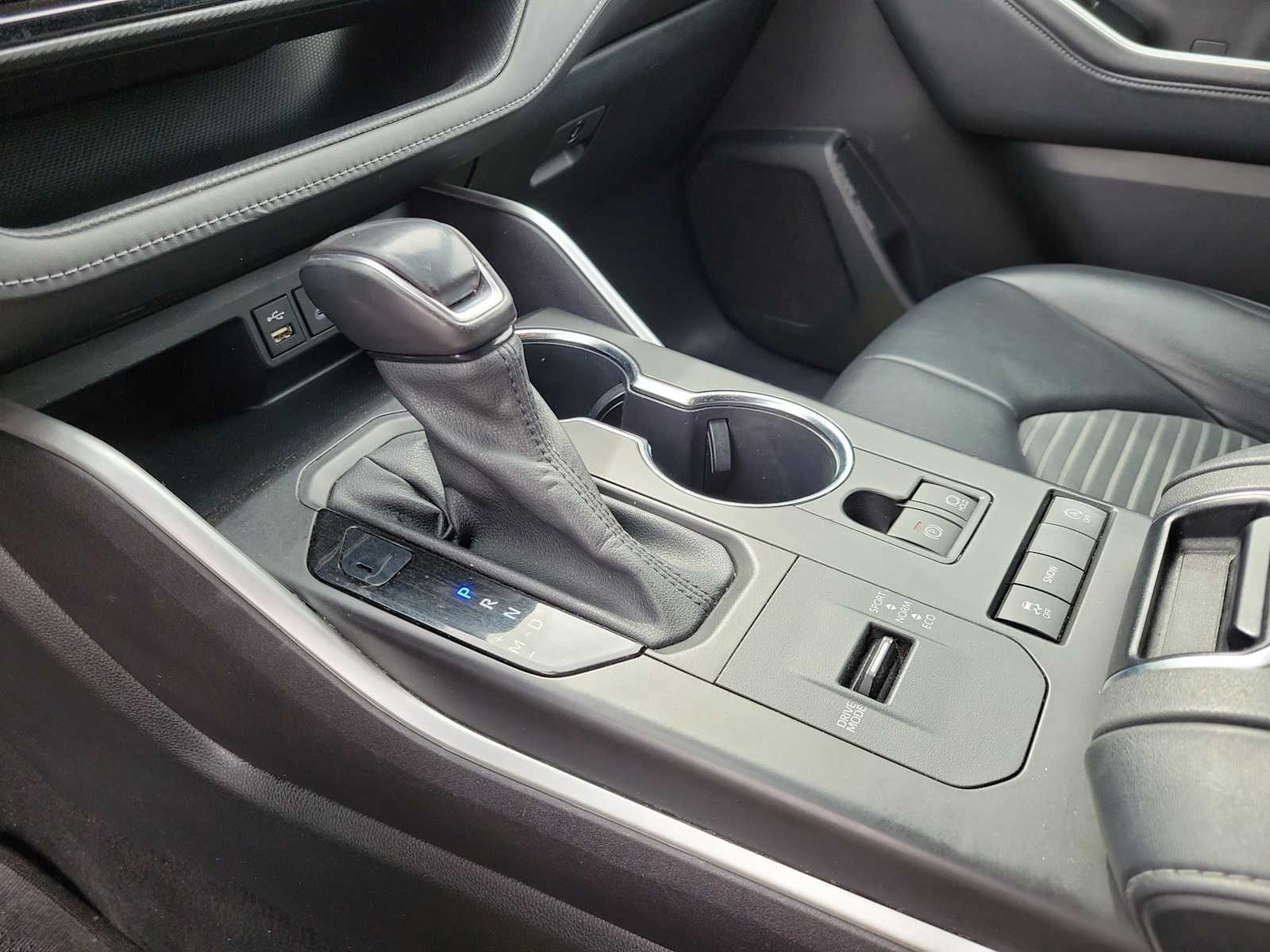 Thumbnail: 2022 Toyota Highlander - 17