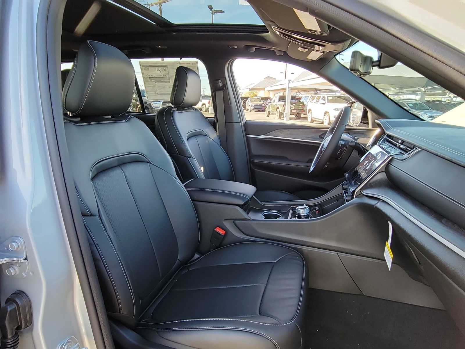 Thumbnail: 2024 Jeep Grand Cherokee - 14