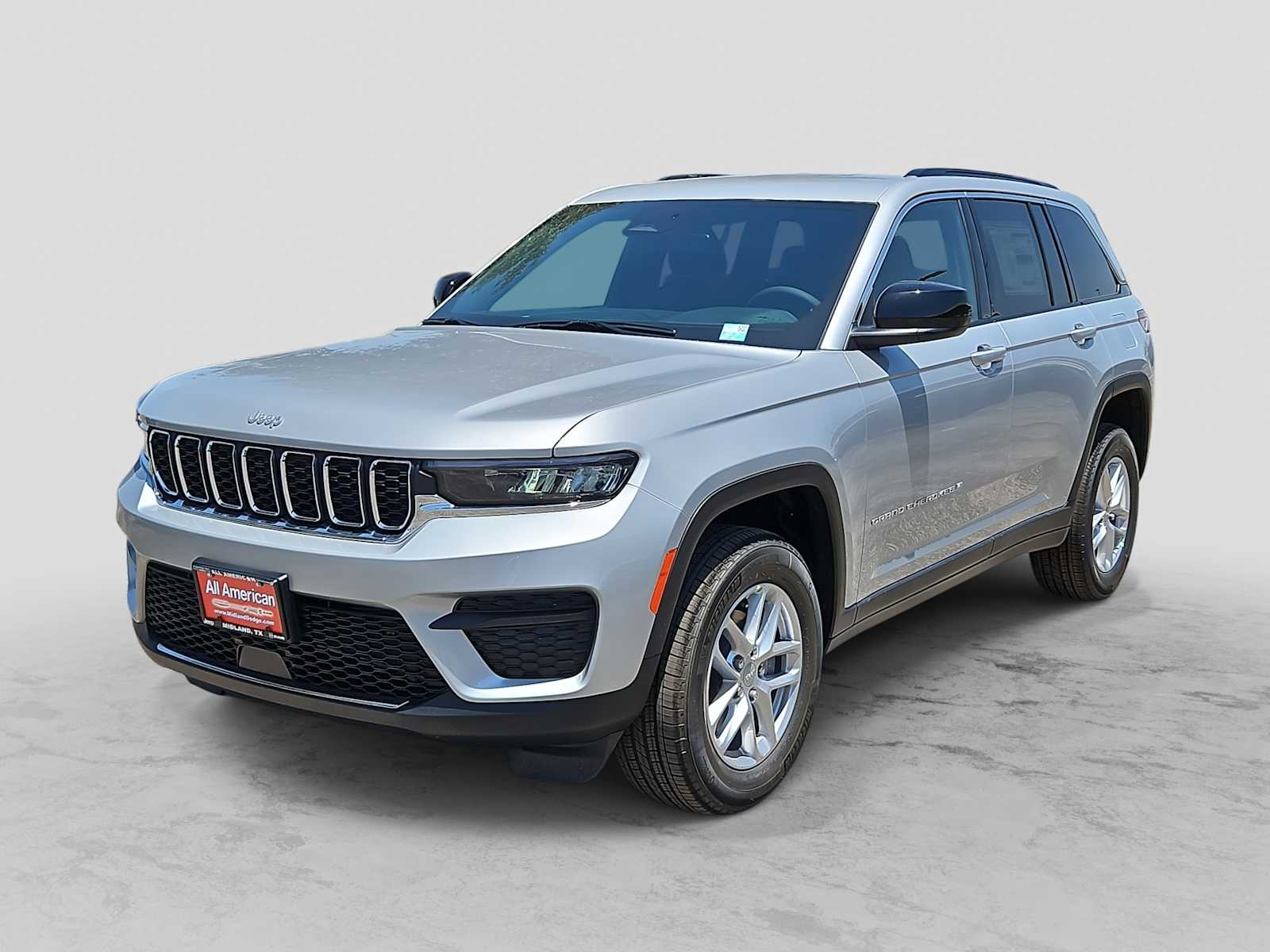 New 2026 Jeep Grand Cherokee LAREDO 4X2