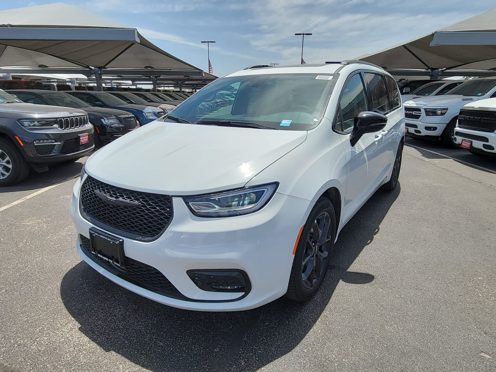 2023 Chrysler Pacifica Limited -
                Midland, TX