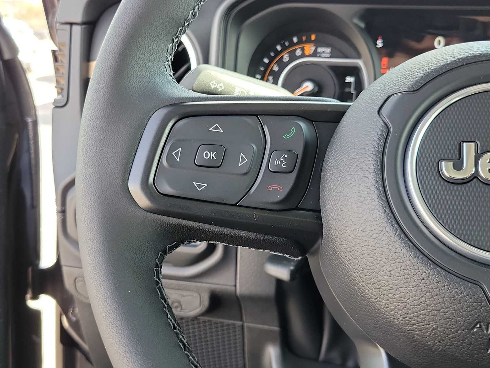 Thumbnail: 2025 Jeep Gladiator - 19